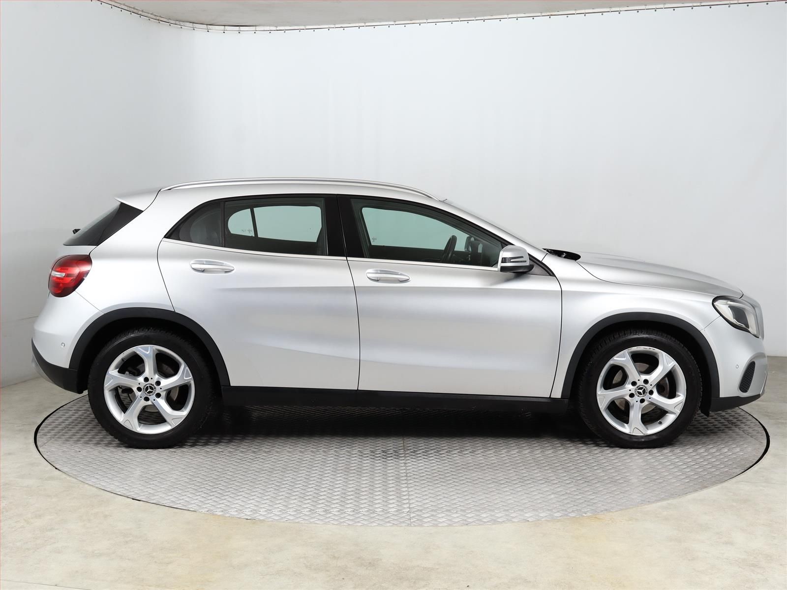 Mercedes-Benz GLA, 200 d 4MATIC, 4X4, Automat - fotka 6