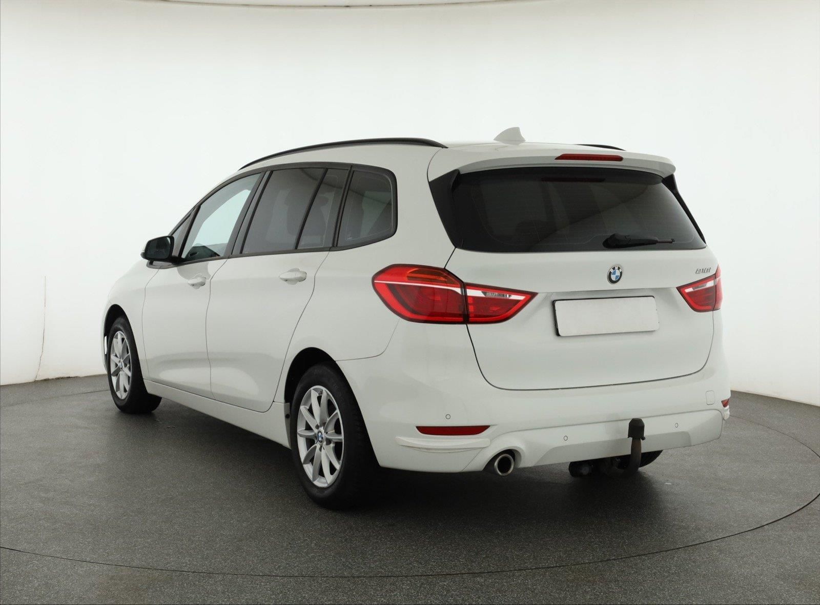BMW Řada 2, 218i Gran Tourer, Automat - fotka 4