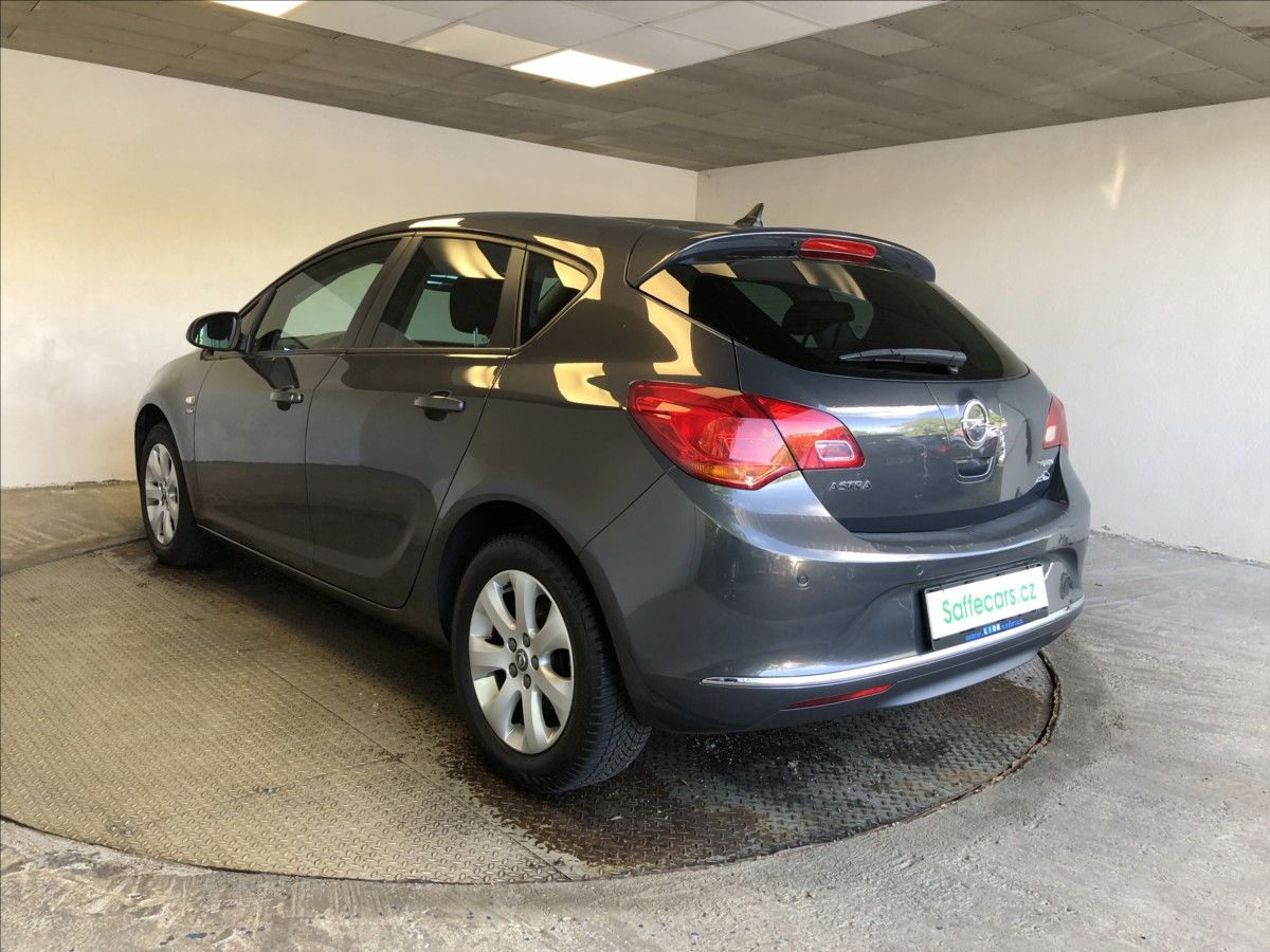 Opel Astra, 1,4 T 16V - fotka 5