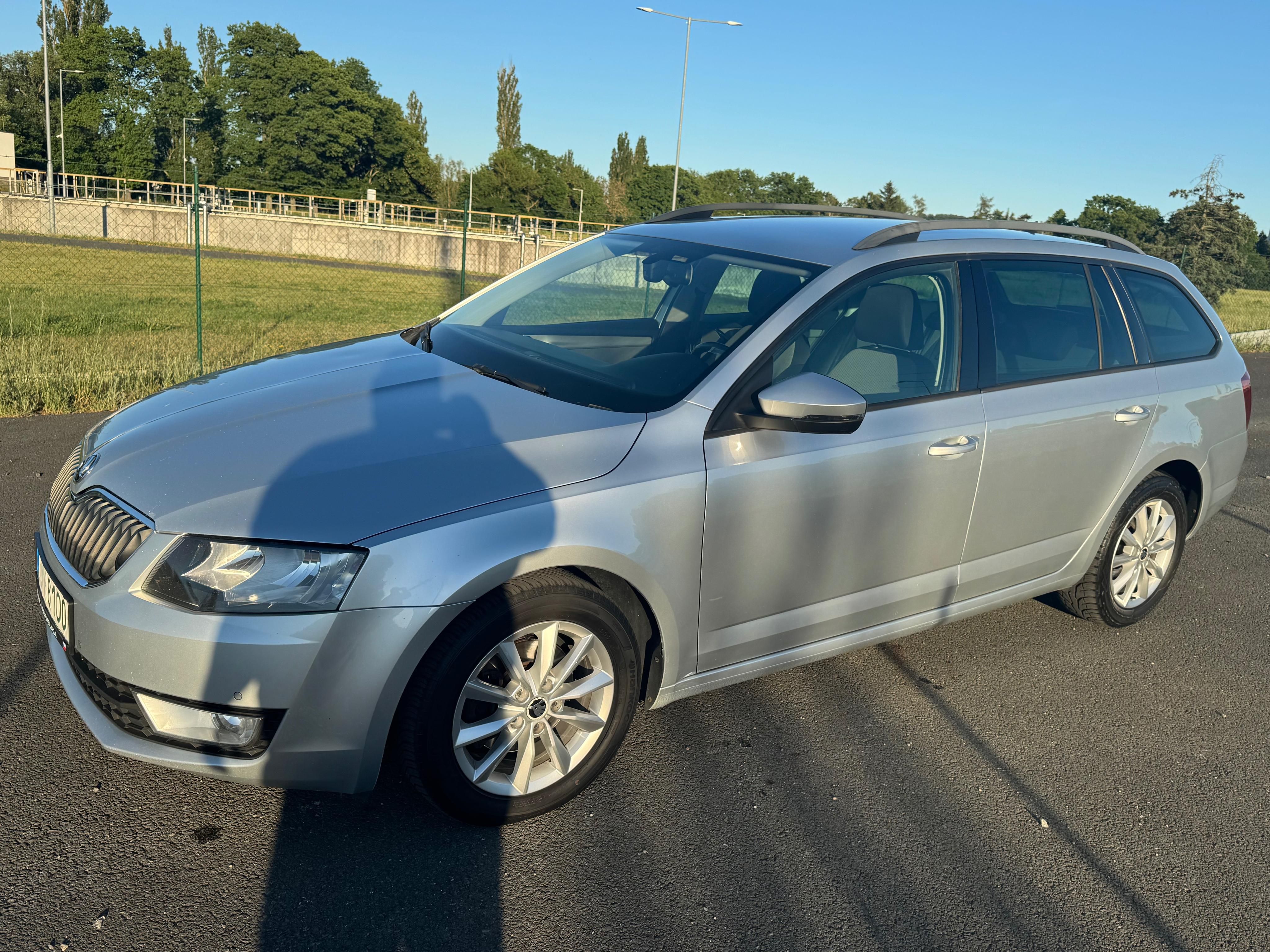 Škoda Octavia, kombi 2.0tdi dsg - fotka 2