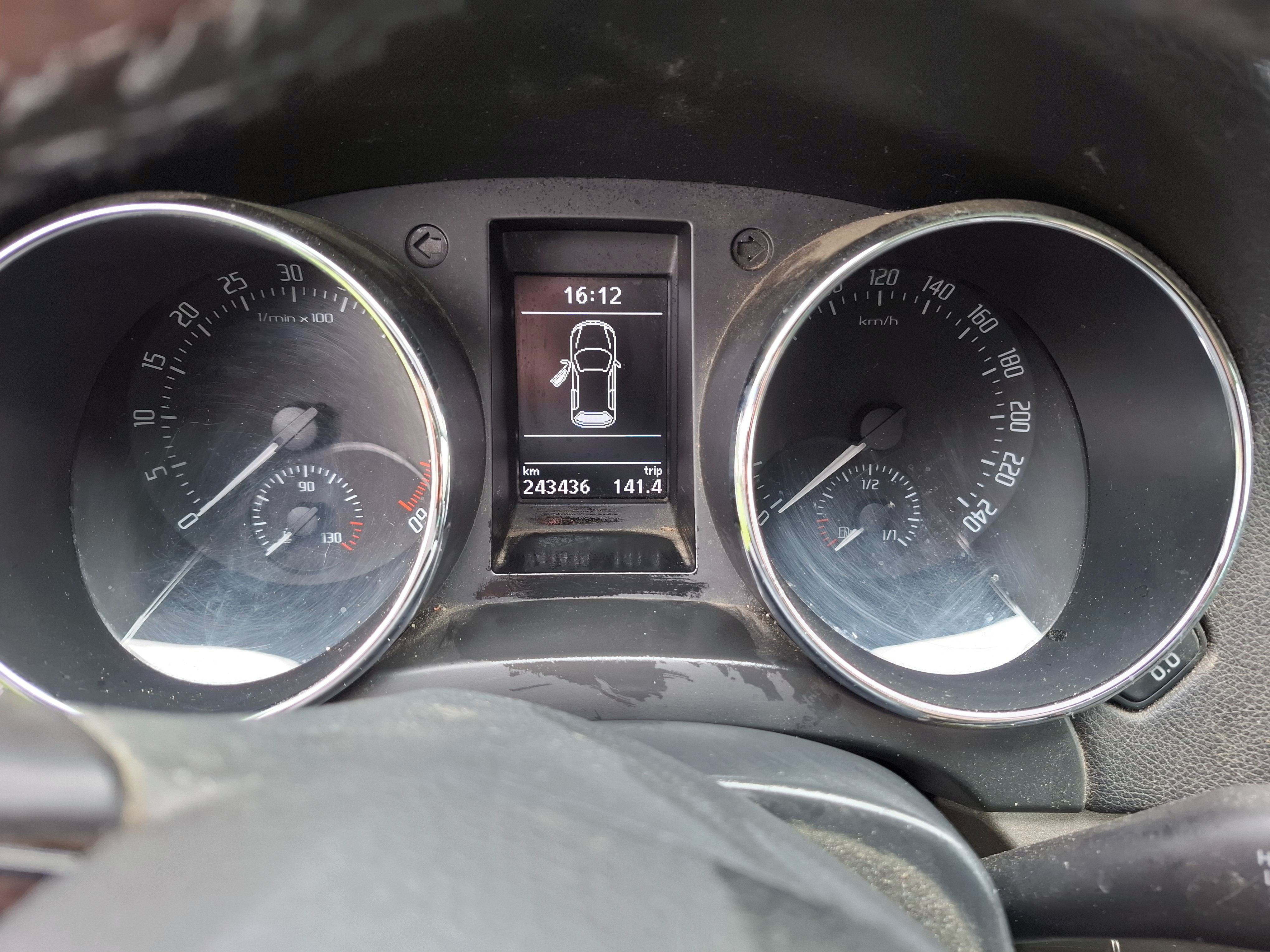 Škoda Yeti, 2.0 tdi, 103 kw, 4x4 DSG - fotka 6