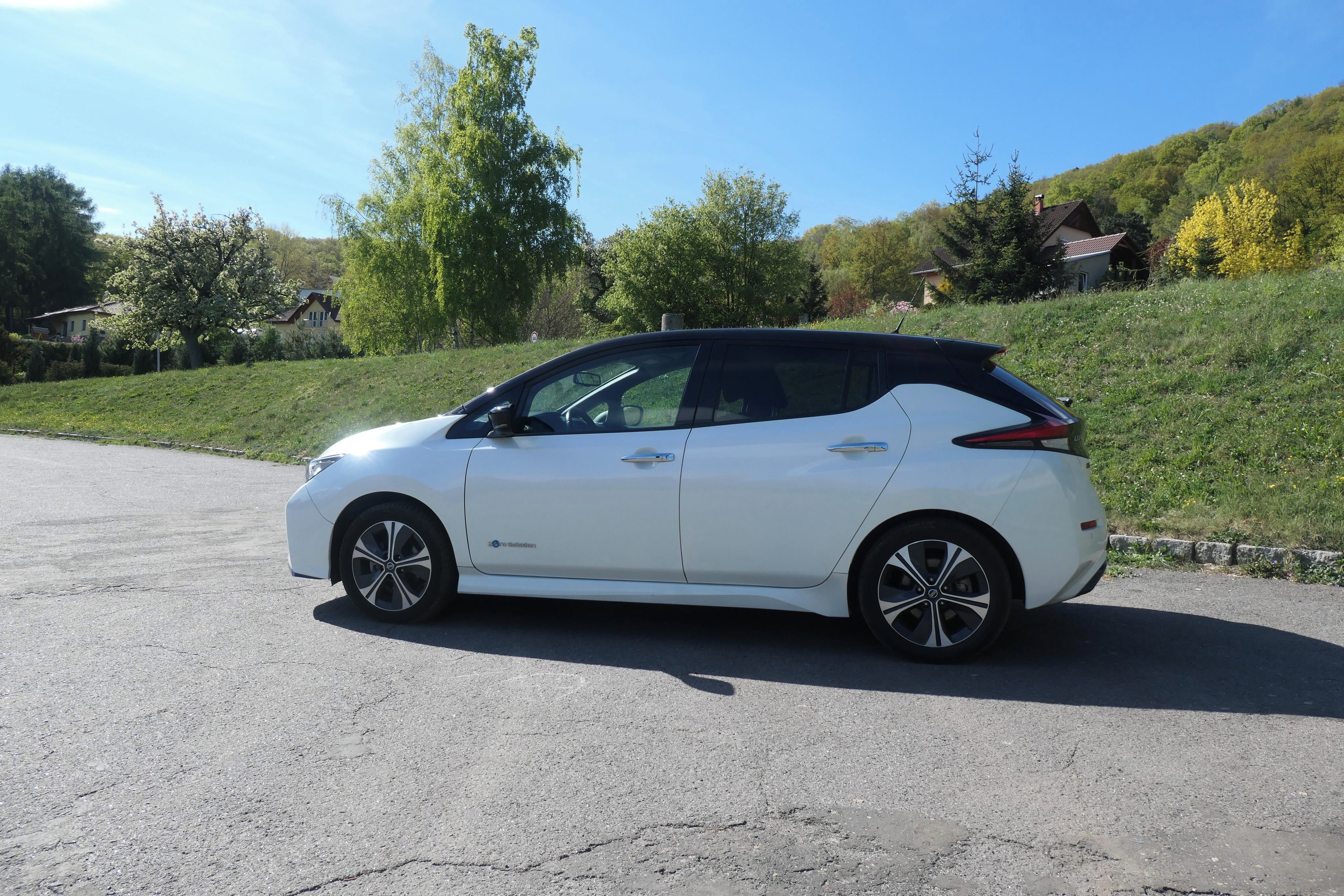 Nissan LEAF, 62kwh - 160kw, 70 tis km TEKNA - fotka 4