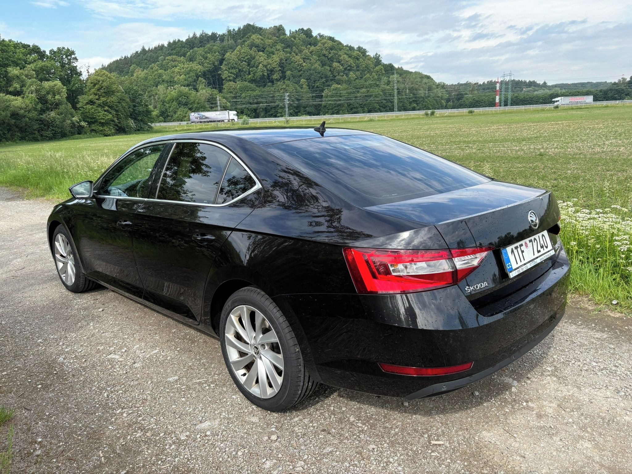 Škoda Superb, garážováno - fotka 5