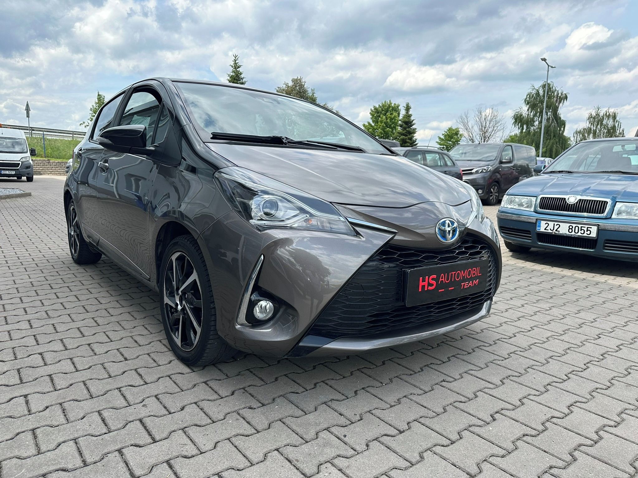 Toyota Yaris, 1,5i e-CVT Hybrid 74kW - fotka 4