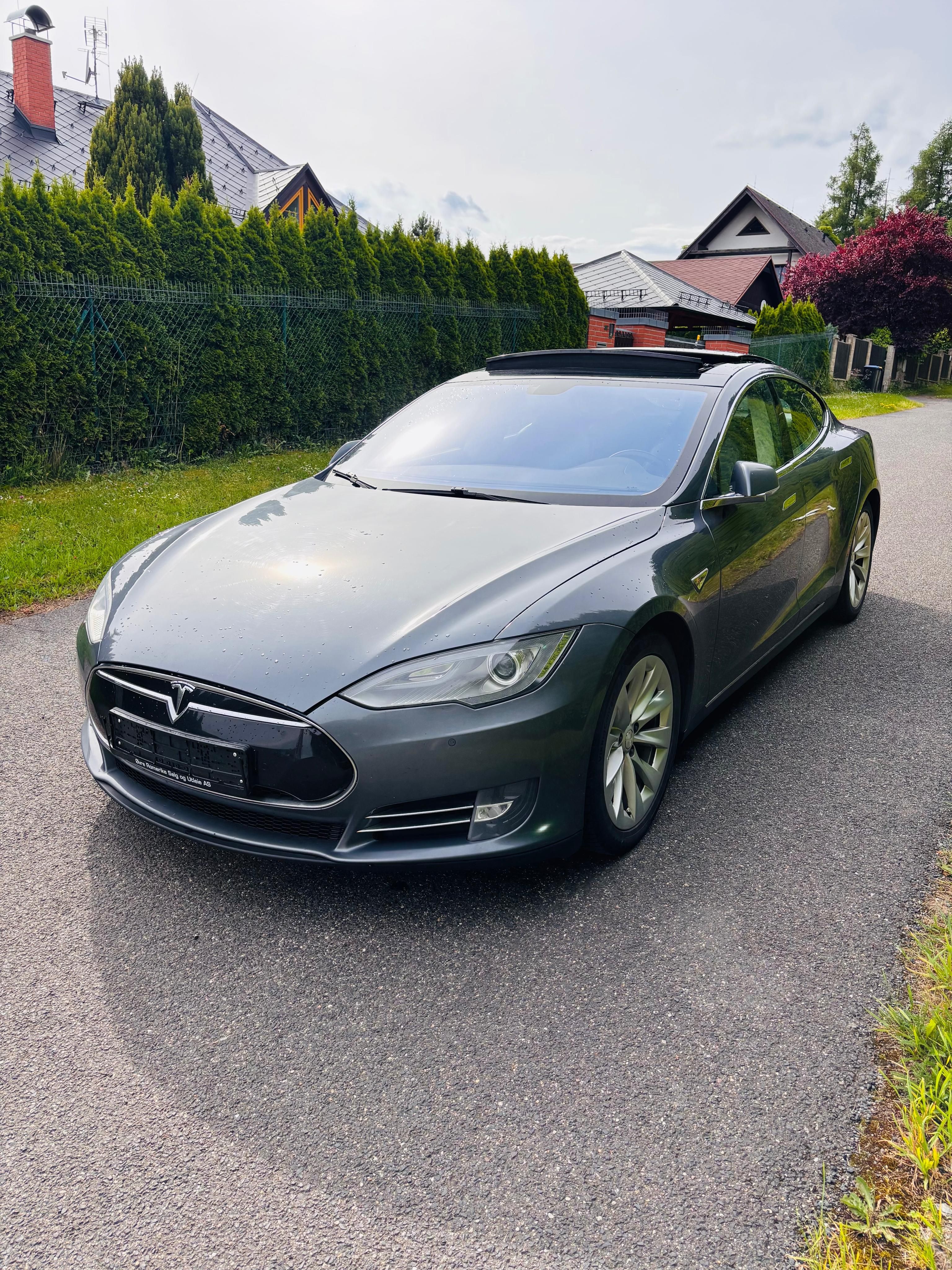 Tesla Model S, P85+7Míst Nabíjení ZDARMA!89%
