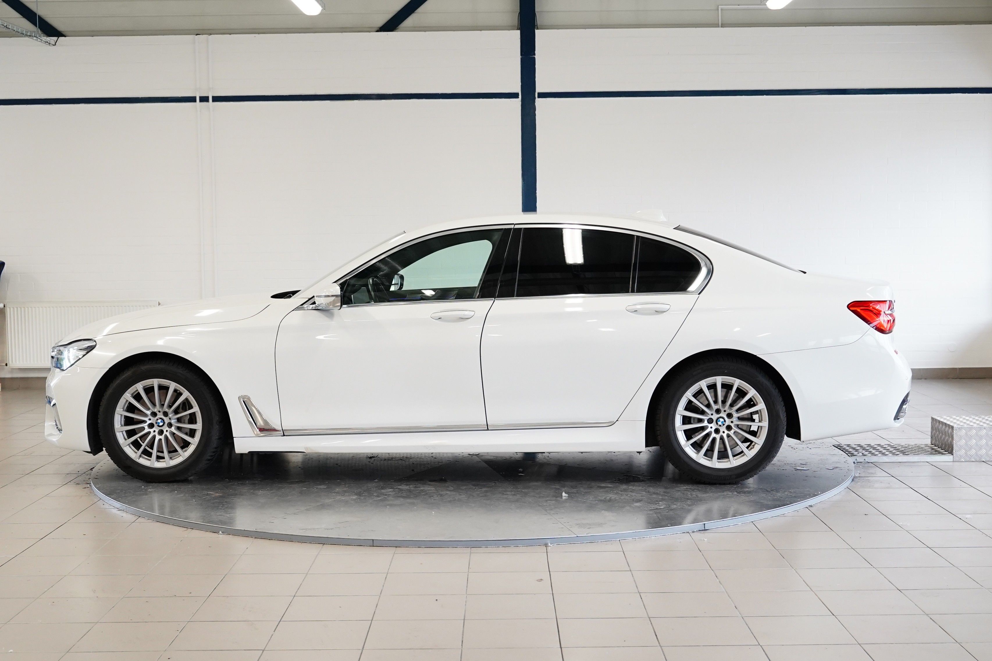 BMW Řada 7, 30D 195 kW xDrive - fotka 3