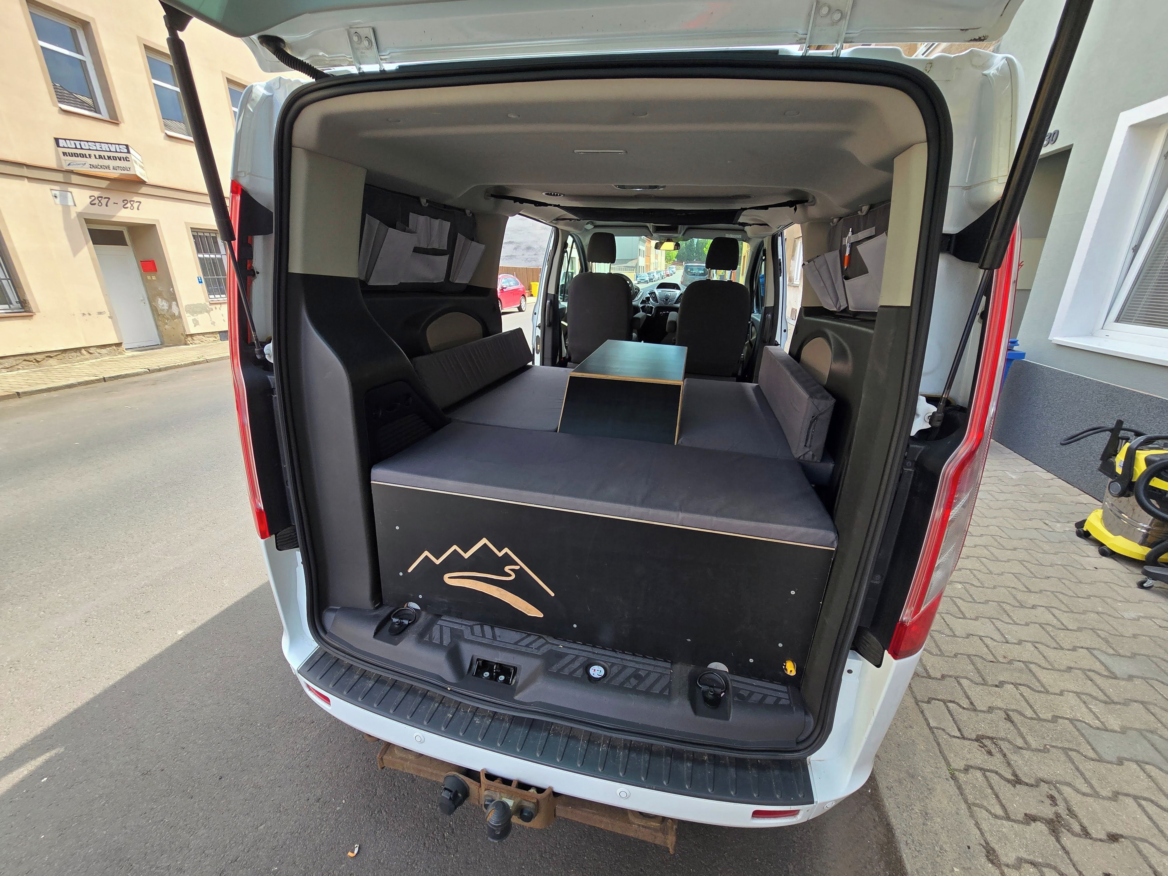 Ford Tourneo Custom, 2.2TDCi, L2 se spací vestavbou - fotka 4
