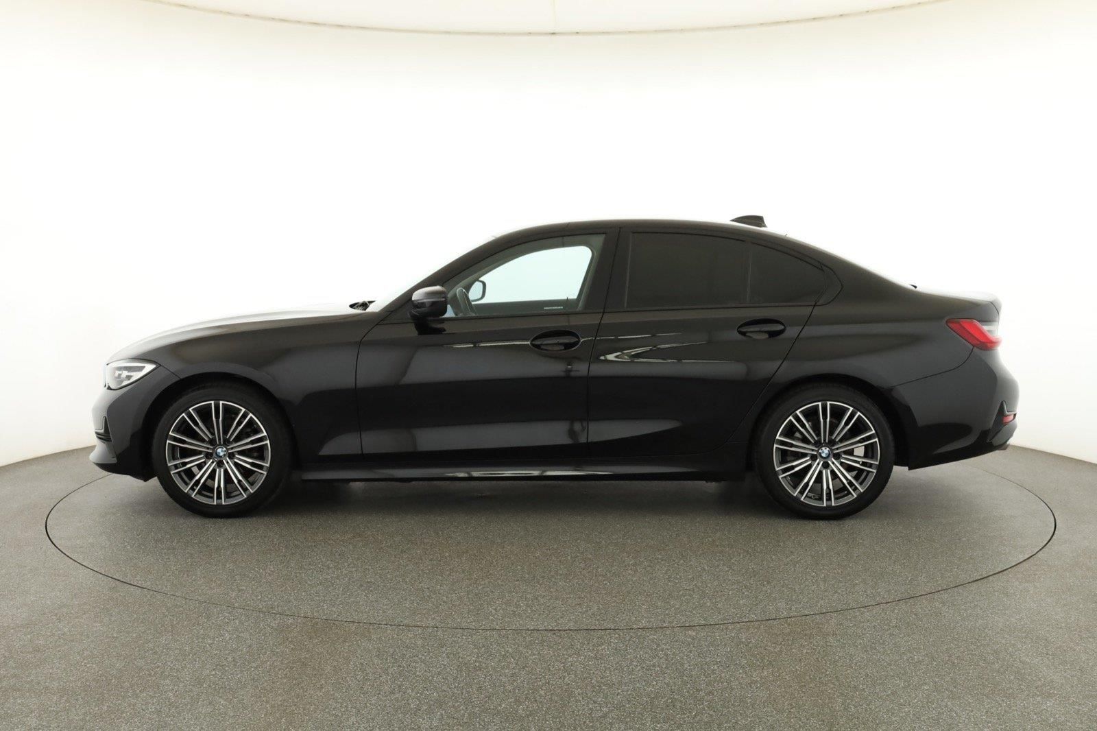 BMW Řada 3, 318 d, Serv.kniha - fotka 3