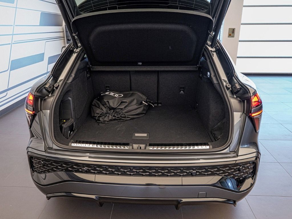 Audi Q3, Sportback NEW e-hybrid - fotka 6