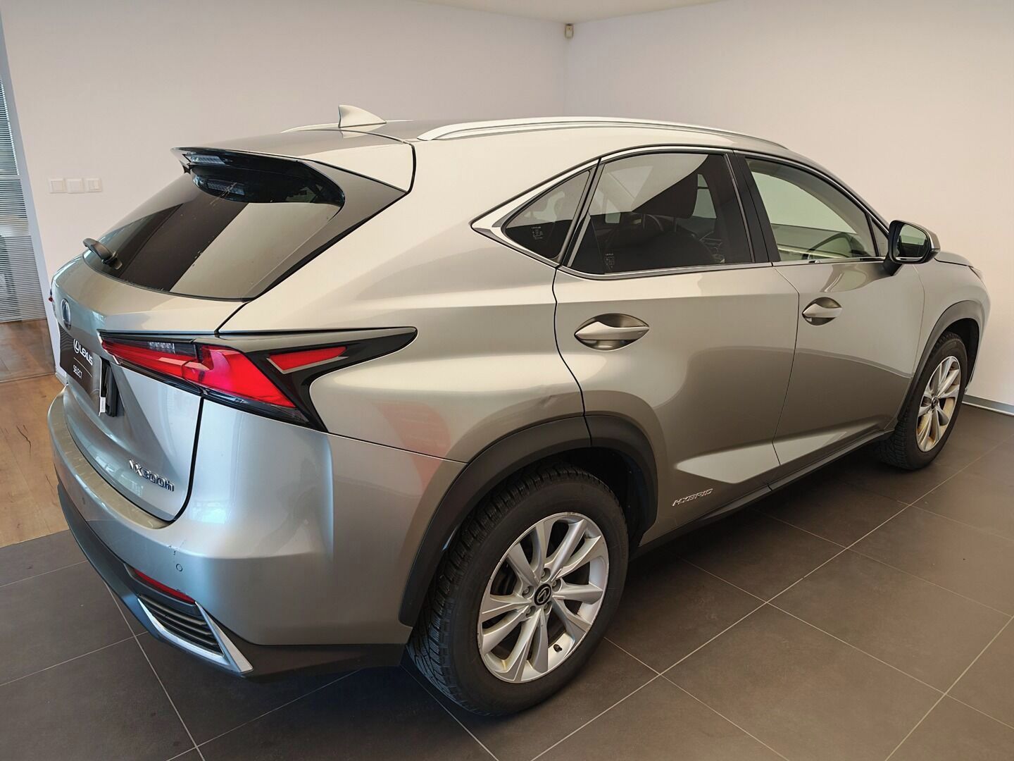 Lexus NX 300h, 2,5 300h 4WD Luxury ČR - fotka 4