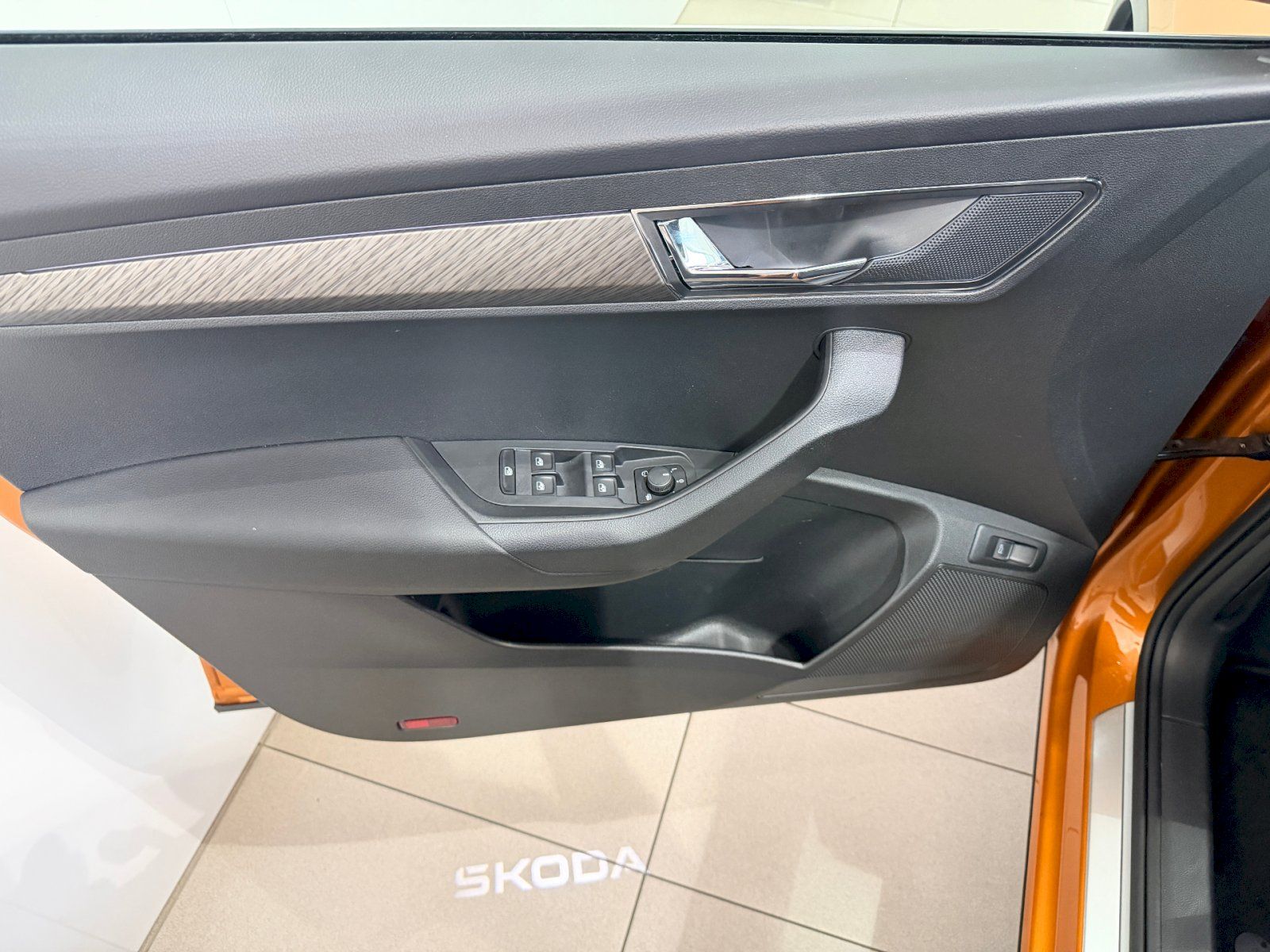Škoda Karoq, 2,0 TDI 110 kW A7F Top Selecti - fotka 6