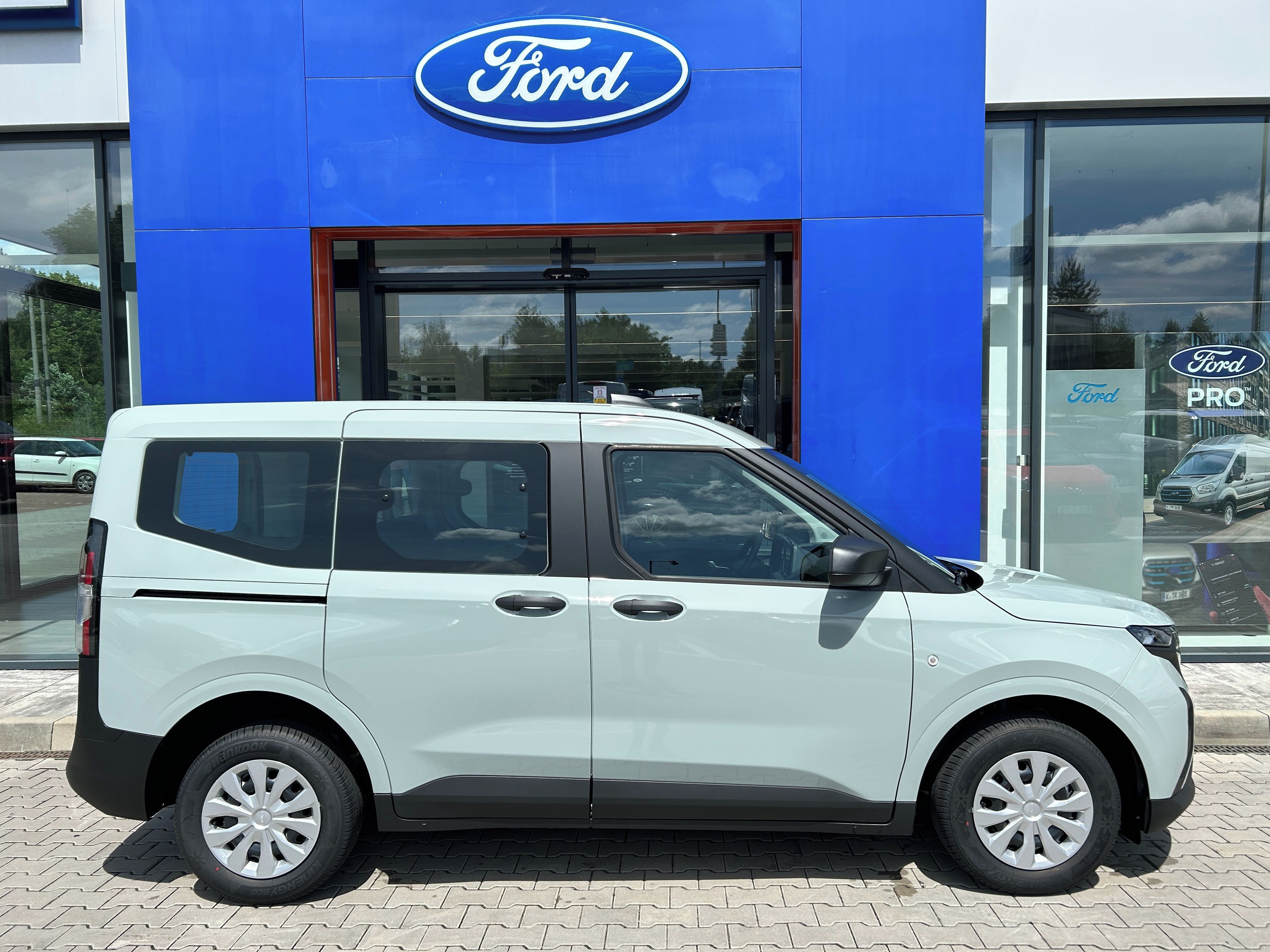 Ford Tourneo Courier, 1.0 EcoBoost 92 kW Trend L1 - fotka 3