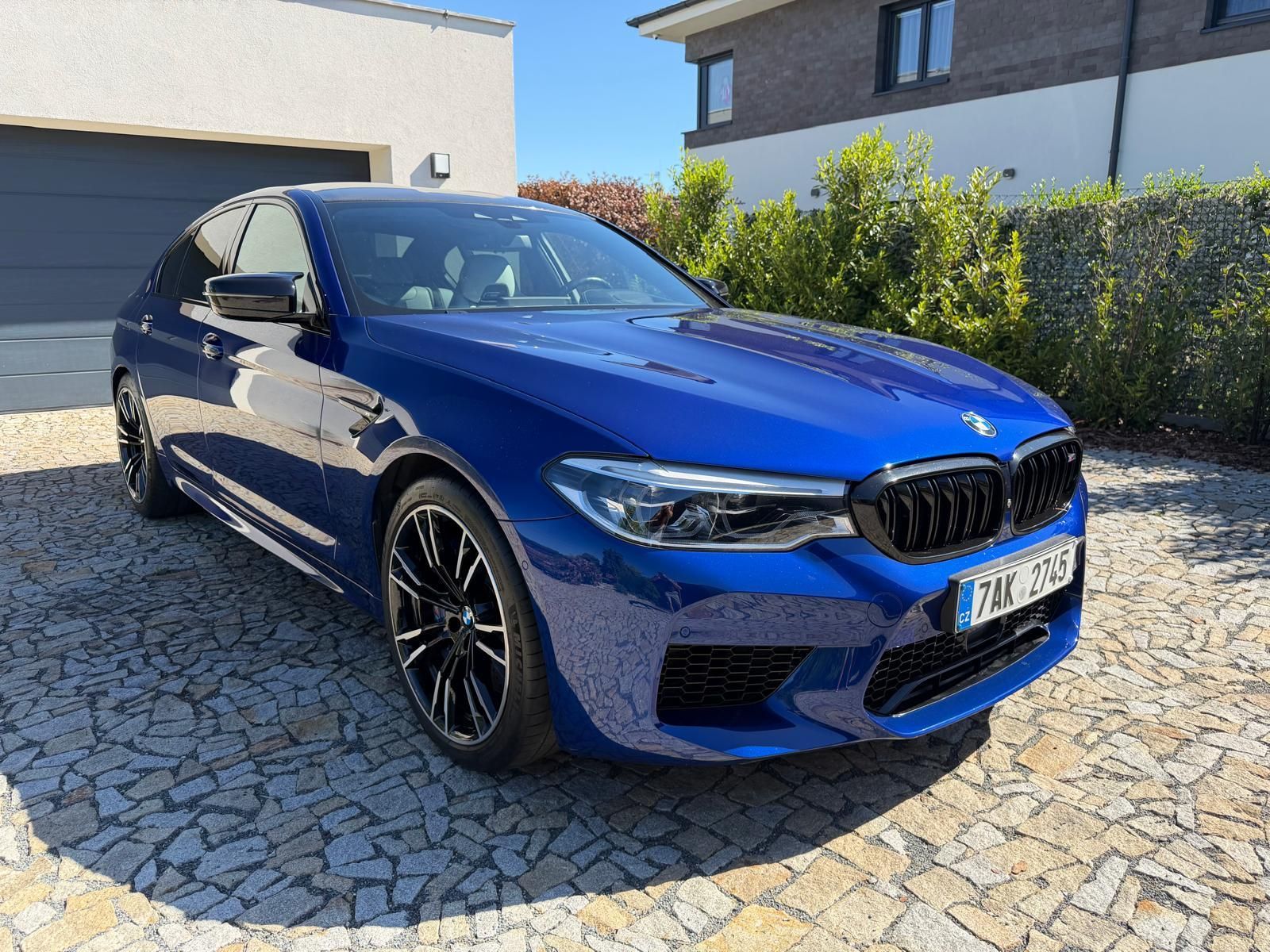 BMW M5, původ ČR, B&W, Marina Bay Blue - fotka 3