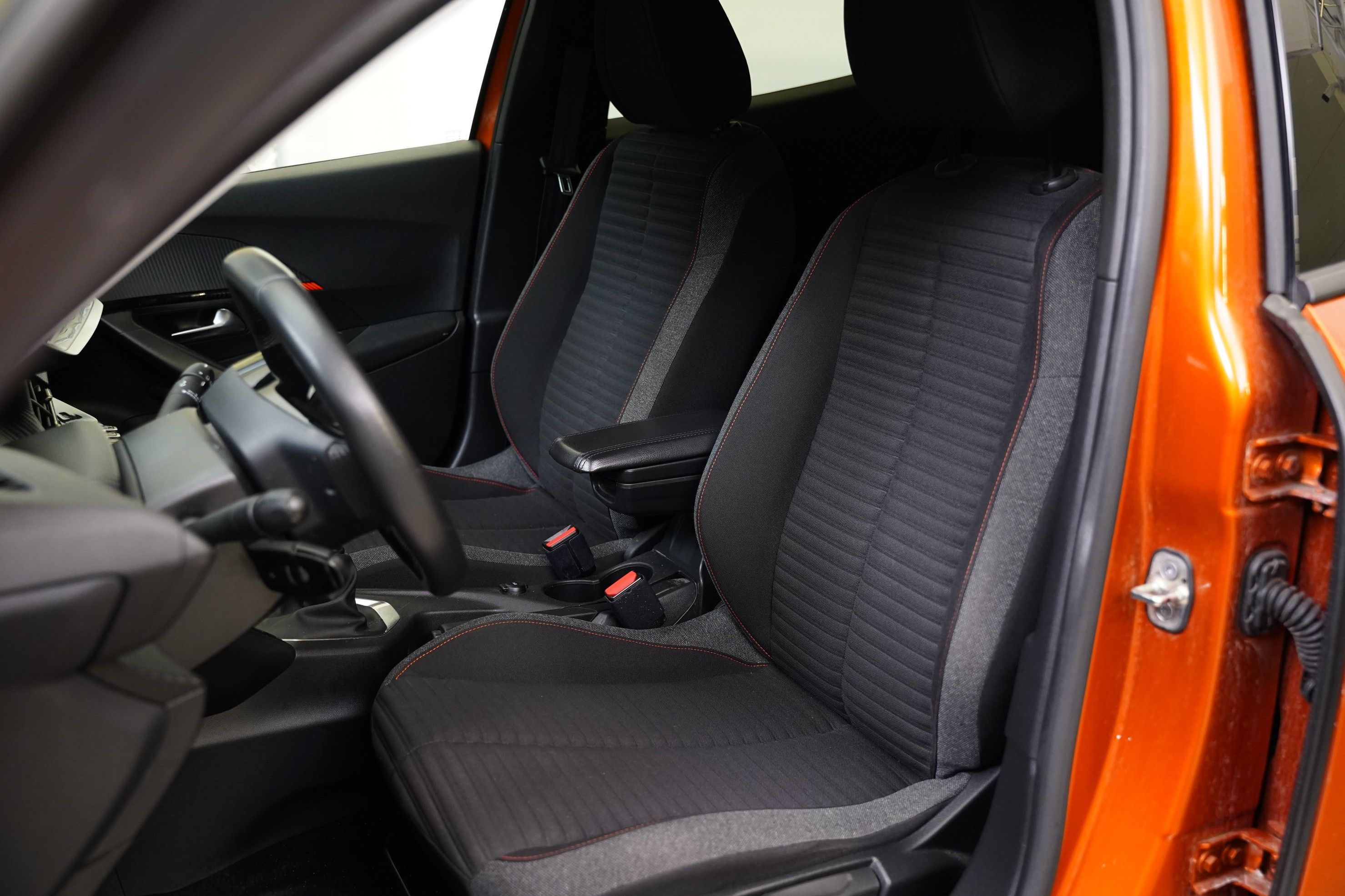 Peugeot 2008, 1.2 PureTech 74 kW Active Pack - fotka 6