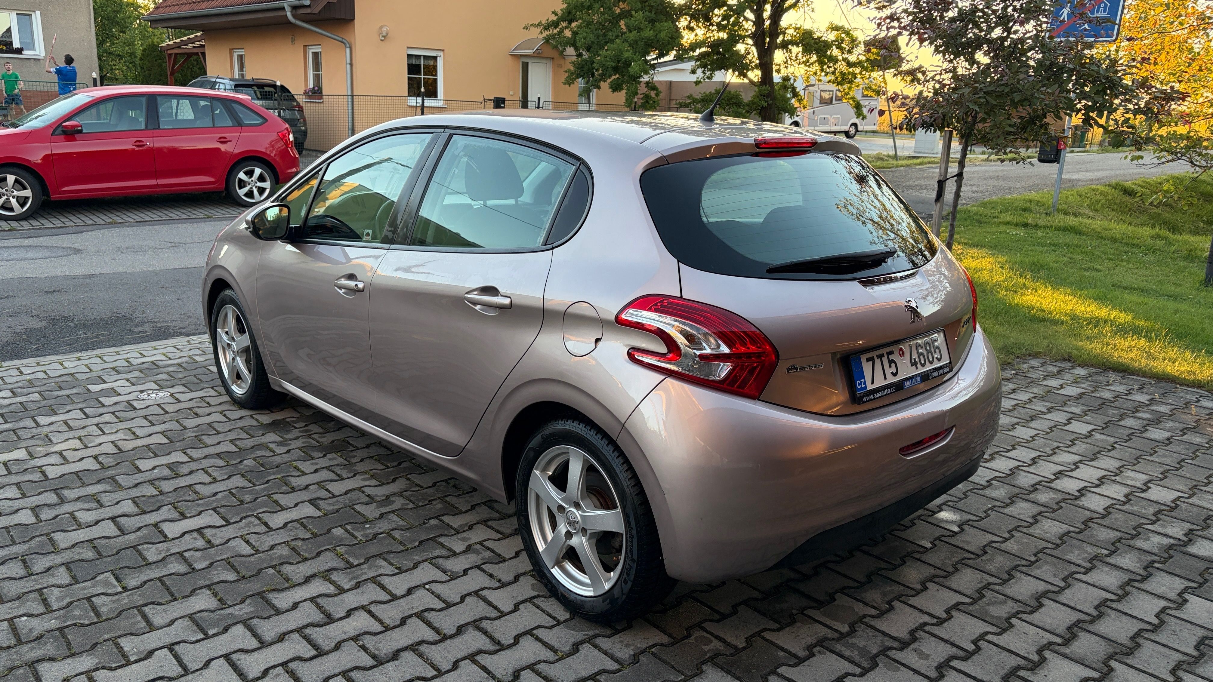Peugeot 208, Peugeot 208 1.4, 71 kW, CEBIA - fotka 5