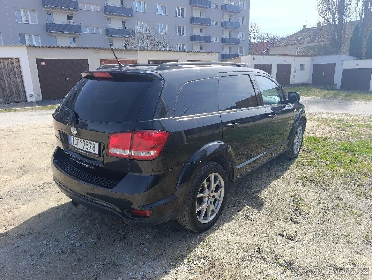 Fiat Freemont, 2.0 TDi 7 míst , kůže , tažné - fotka 3