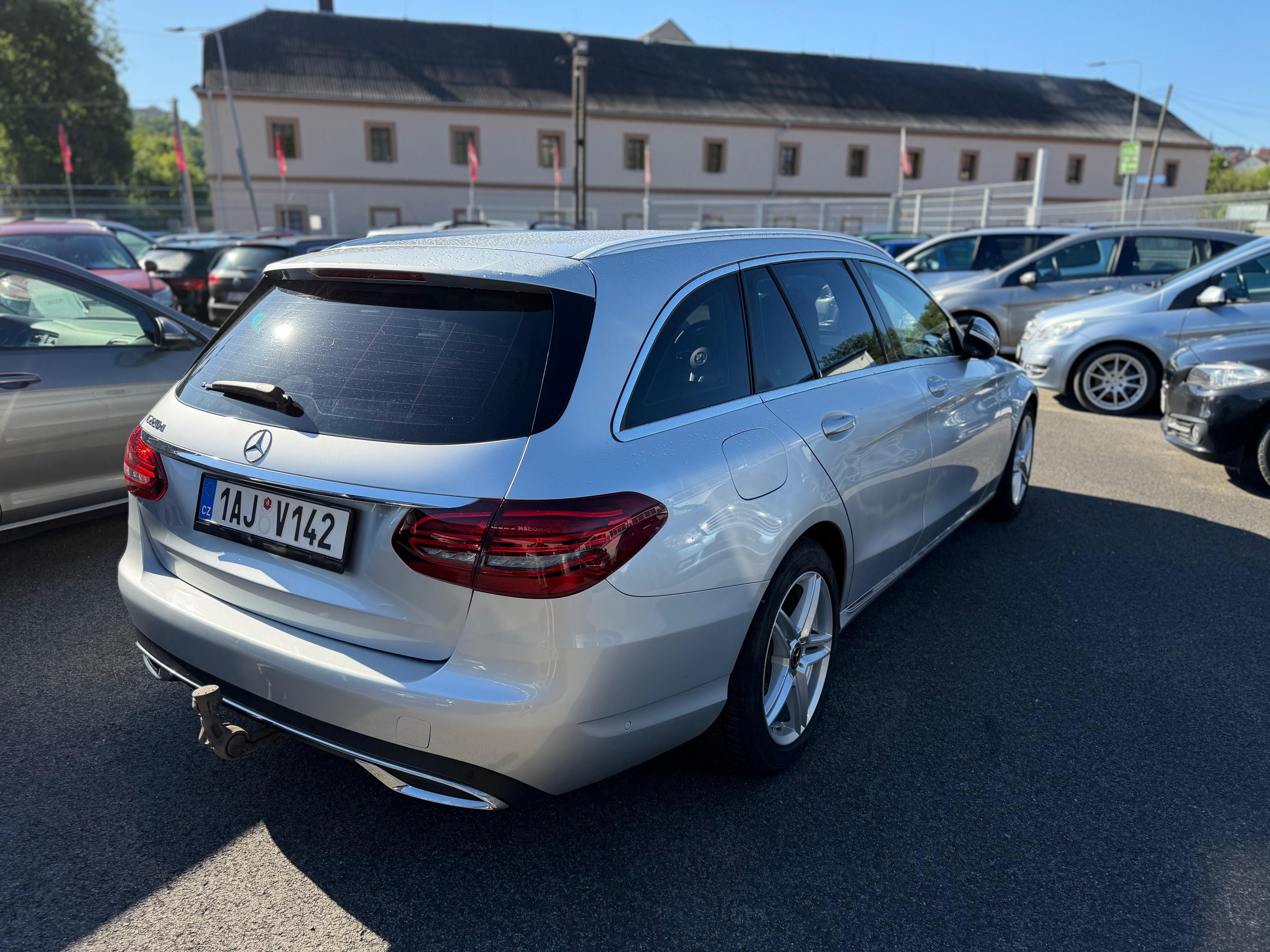 Mercedes-Benz Třídy C, C220d, tažné - fotka 3