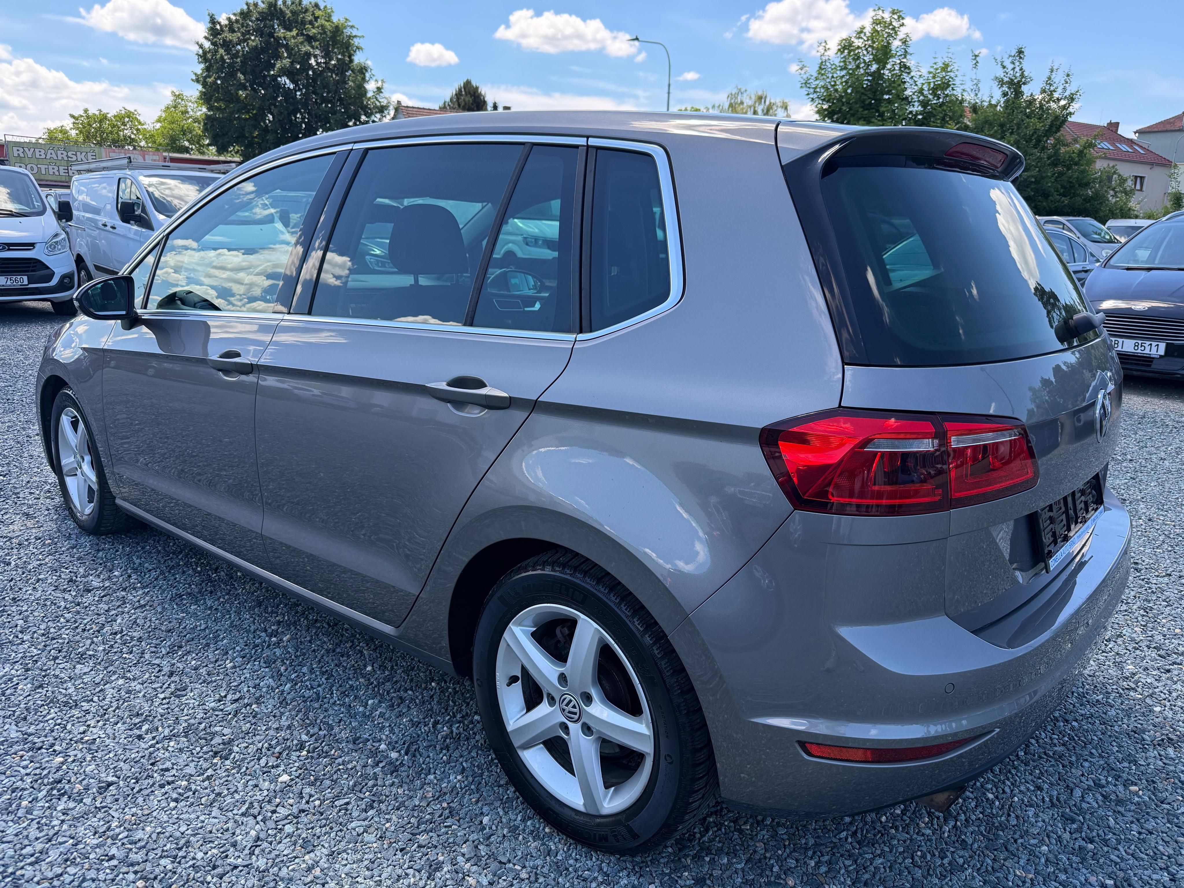 Volkswagen Golf Sportsvan, 1.2 TSi 81Kw Highline - fotka 3