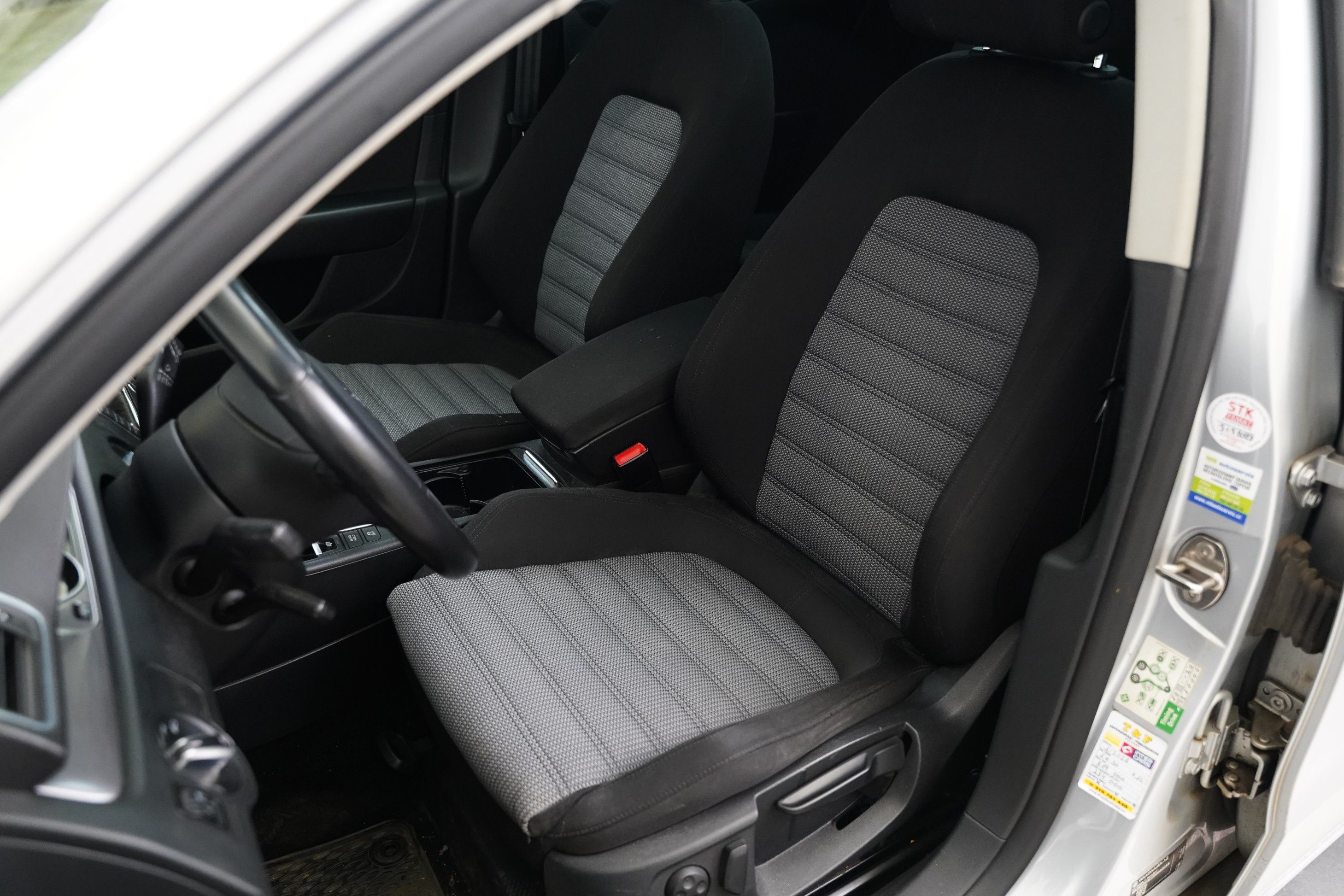 Volkswagen Passat, 1.6 TDI 77 kW Comfortline - fotka 6