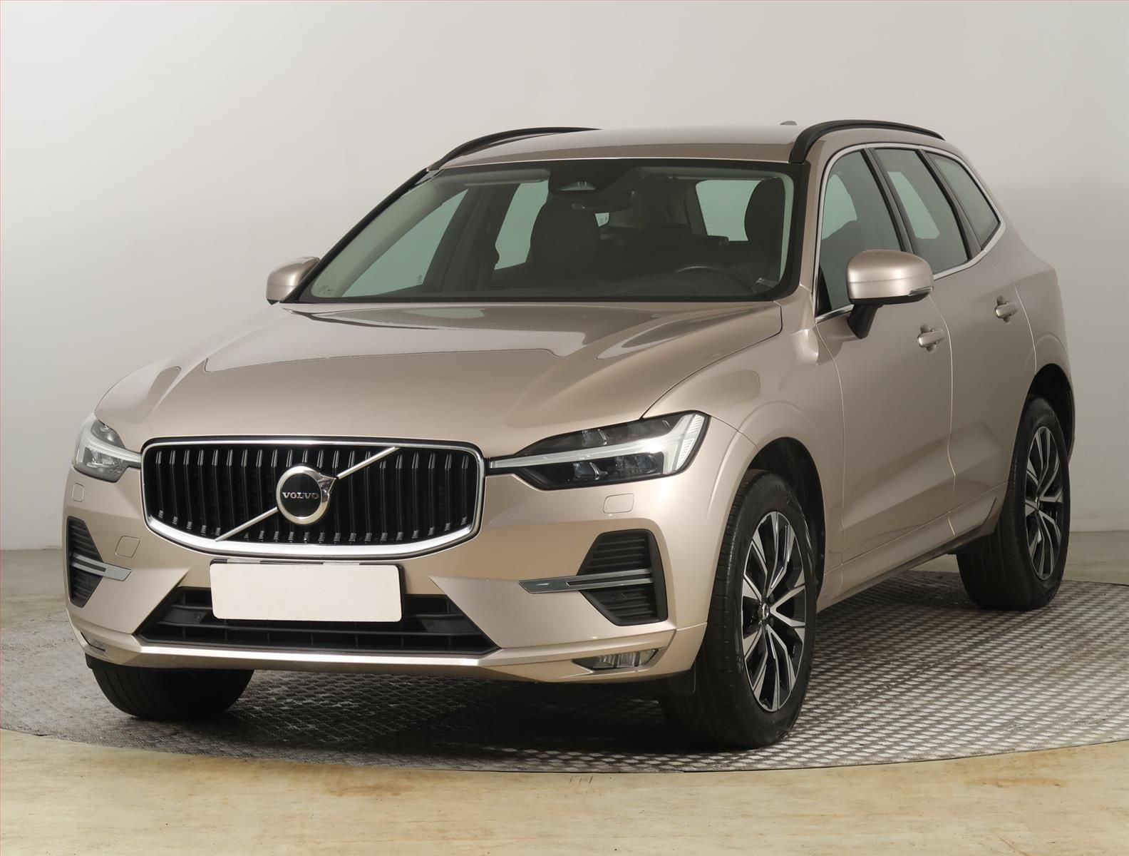 Volvo XC60, B4 AWD, 4X4, Automat, ČR - fotka 2