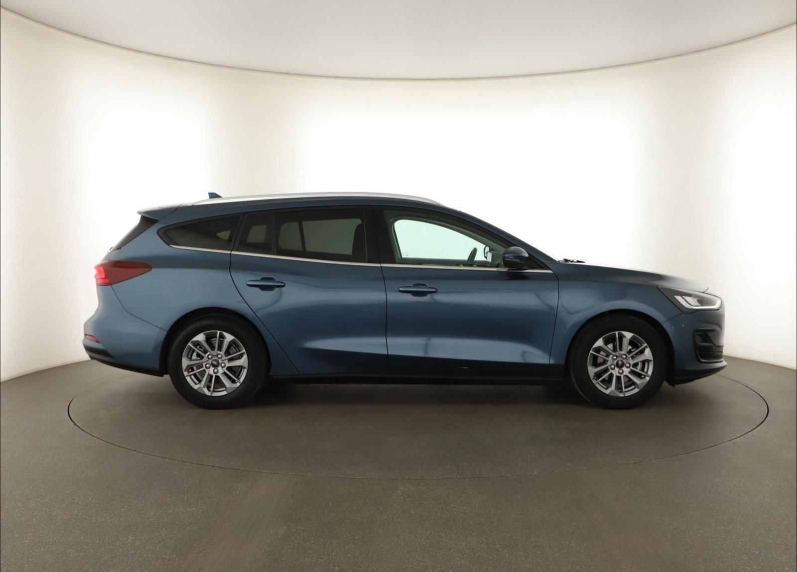 Ford Focus, 1.0 MHEV, Automat, ČR,1.maj - fotka 6