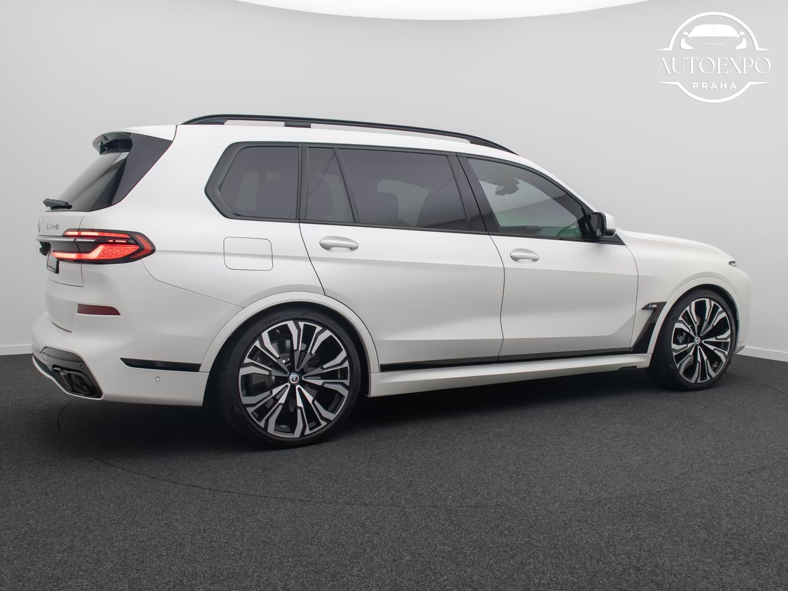 BMW X7, M60i xDrive 360°SkyLounge*DPH* - fotka 5