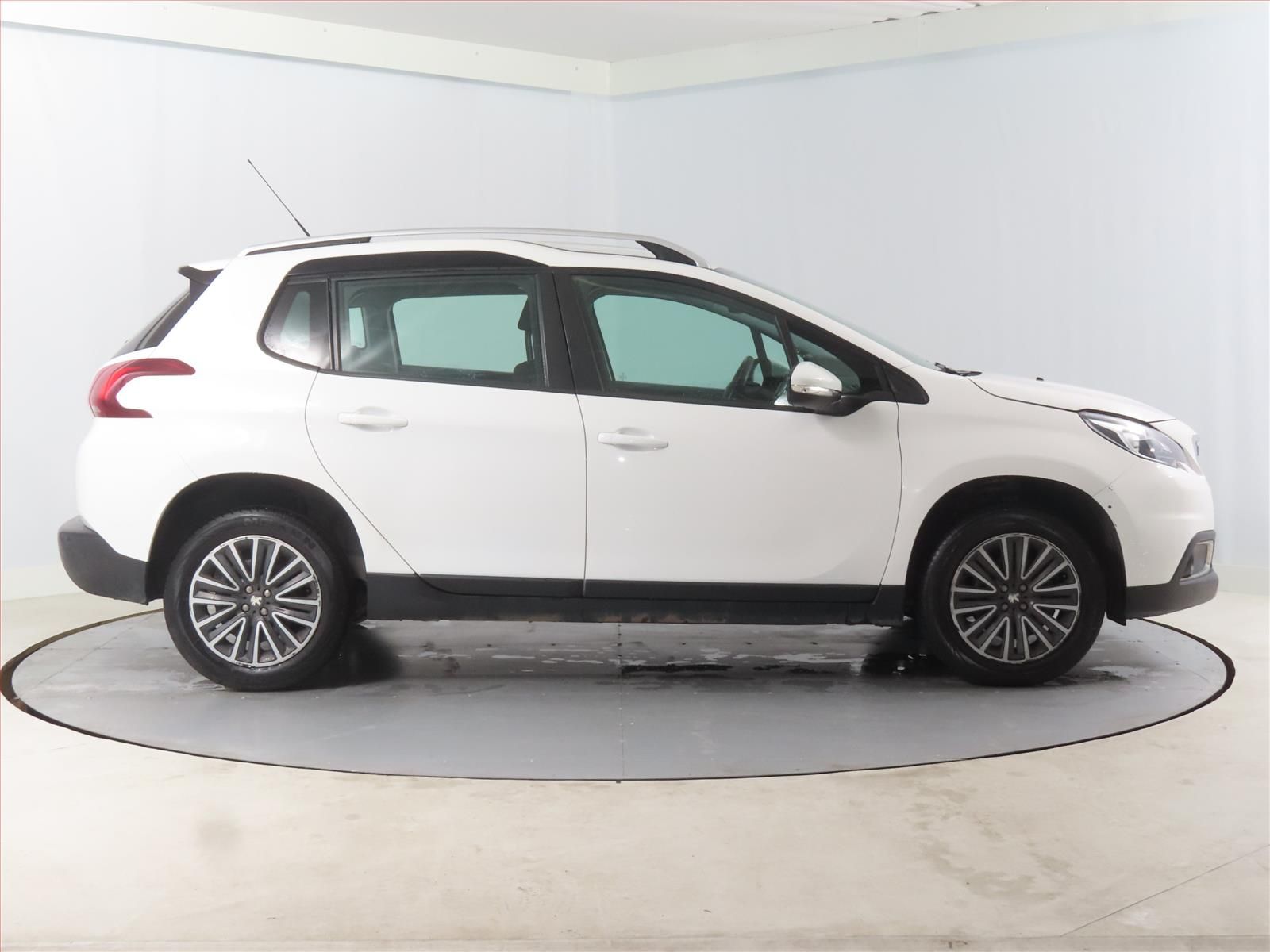 Peugeot 2008, 1.2 PureTech, Active Pack - fotka 6