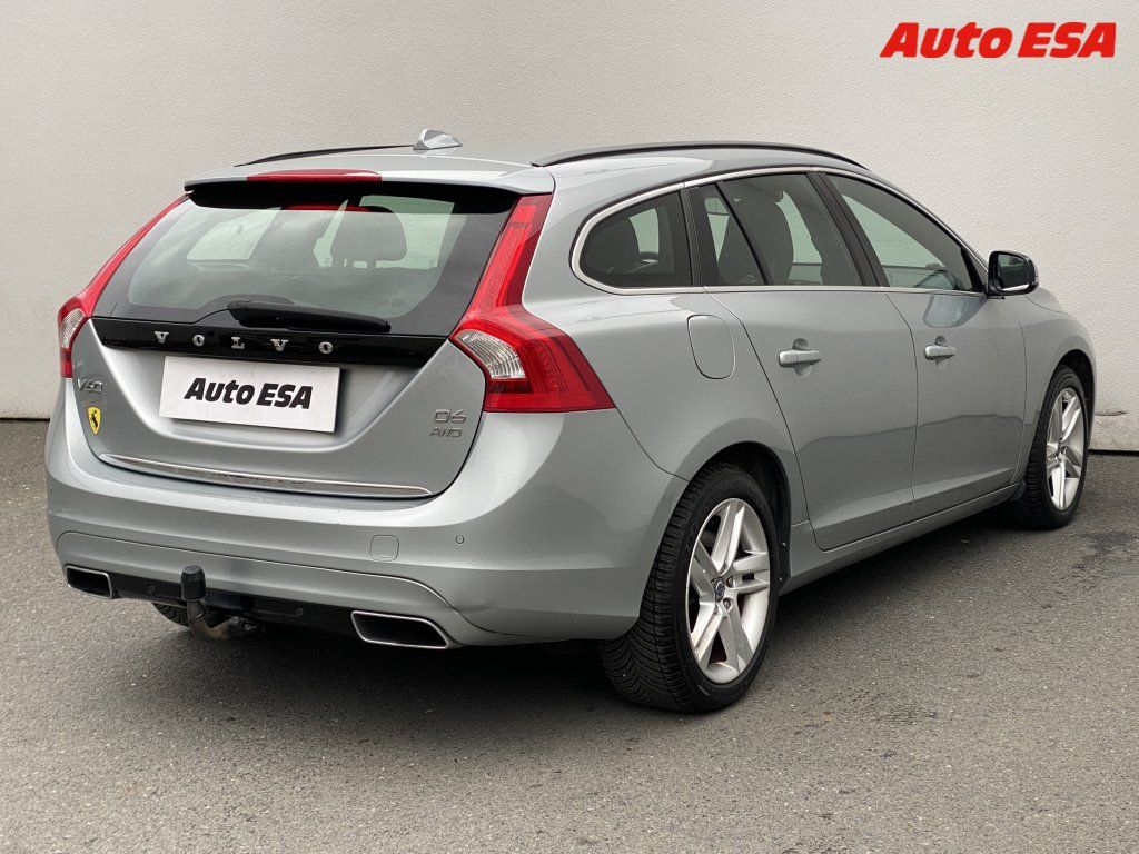 Volvo V60, 2.4 D6 PHEV AWD,AT,kůže - fotka 4