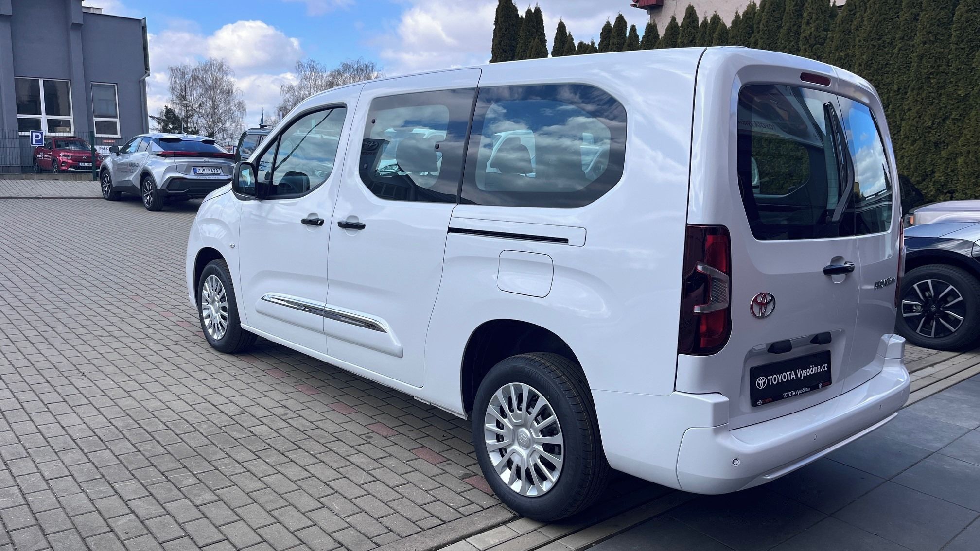 Toyota Proace City Verso, L2 1,5 100PS Business 5 míst - fotka 5