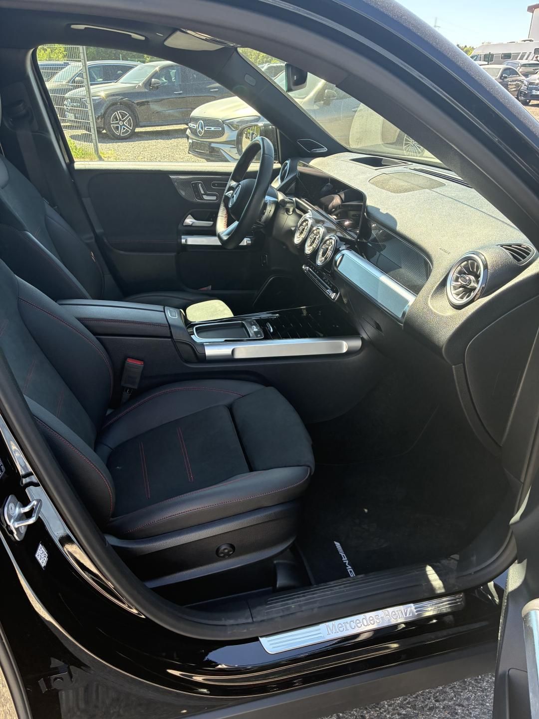 Mercedes-Benz GLB, 200d 4MATIC - fotka 6
