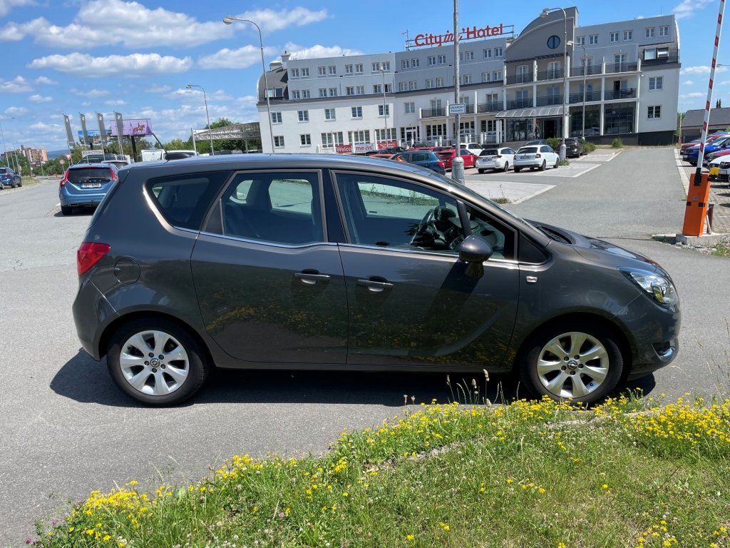 Opel Meriva, Cosmo 1,4i, 74 kW, 1. maj, ČR - fotka 6