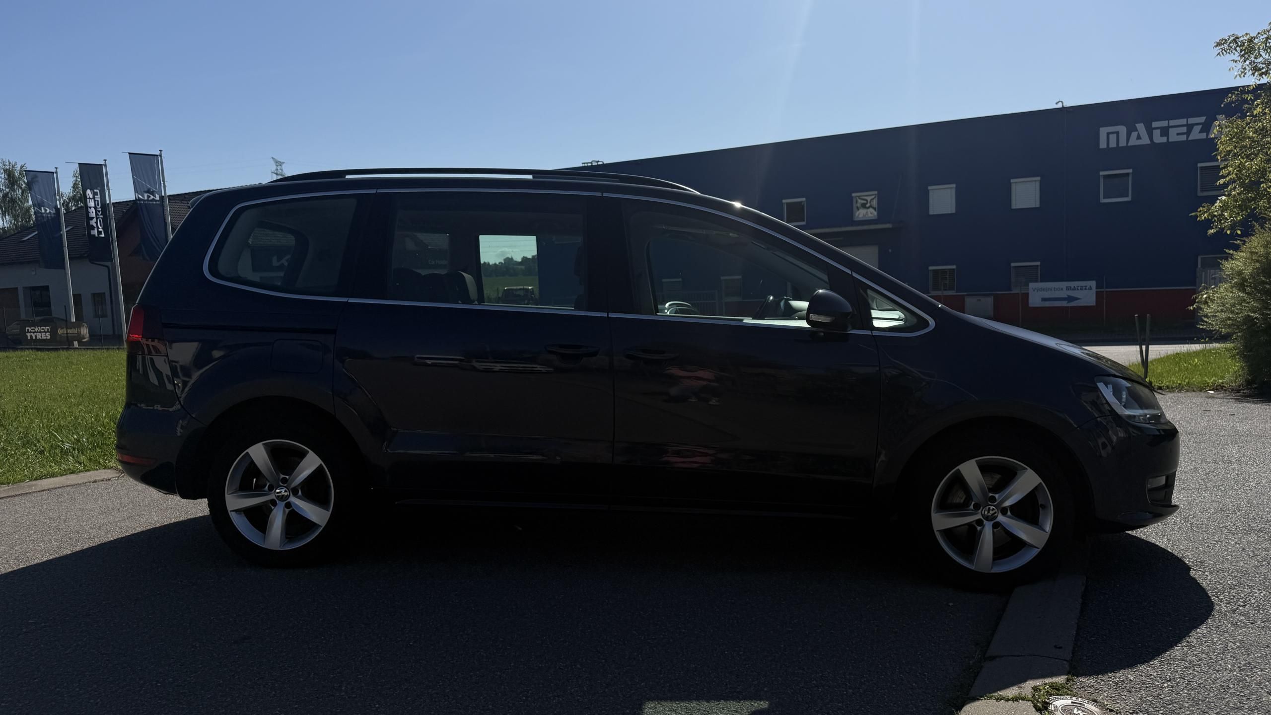 Volkswagen Sharan, 2.0 TDI 110KW DSG 7MÍST - fotka 5