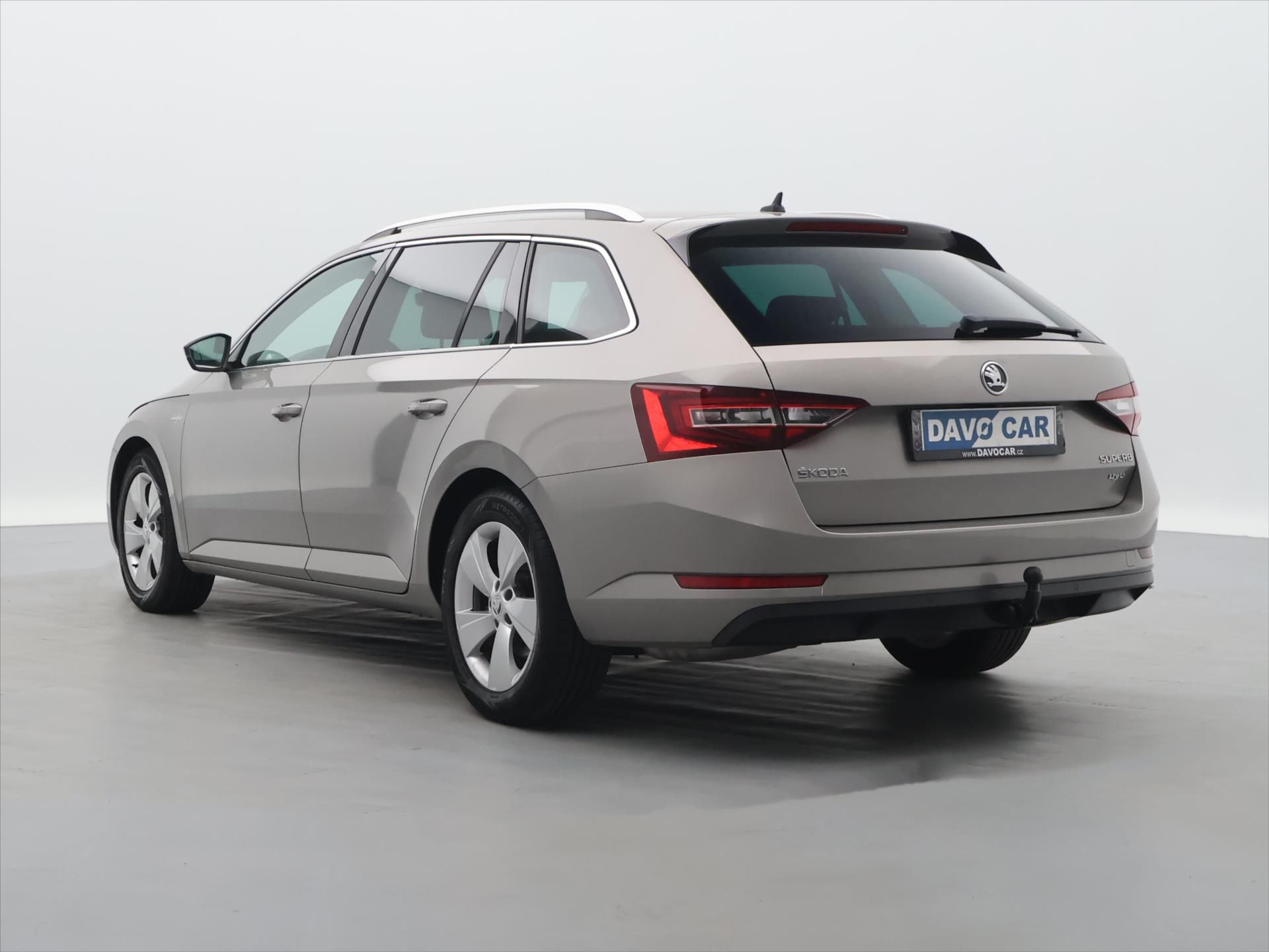 Škoda Superb, 2,0 TDI 140kW 4x4 Style Combi - fotka 5