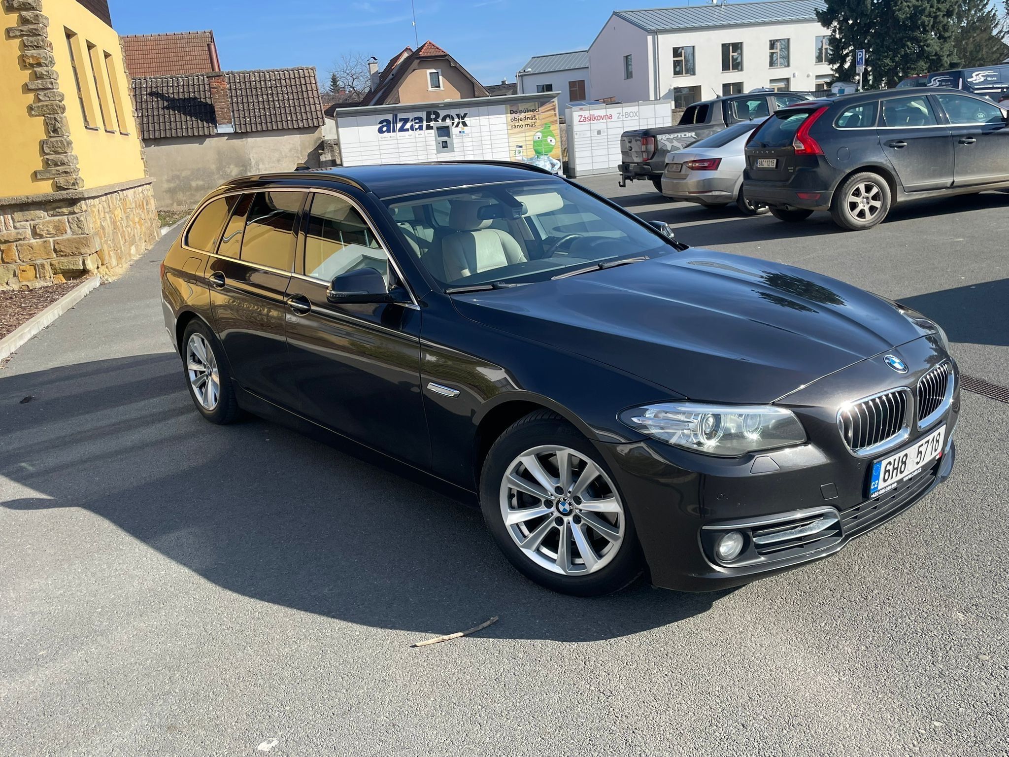BMW Řada 5, 520d - fotka 6