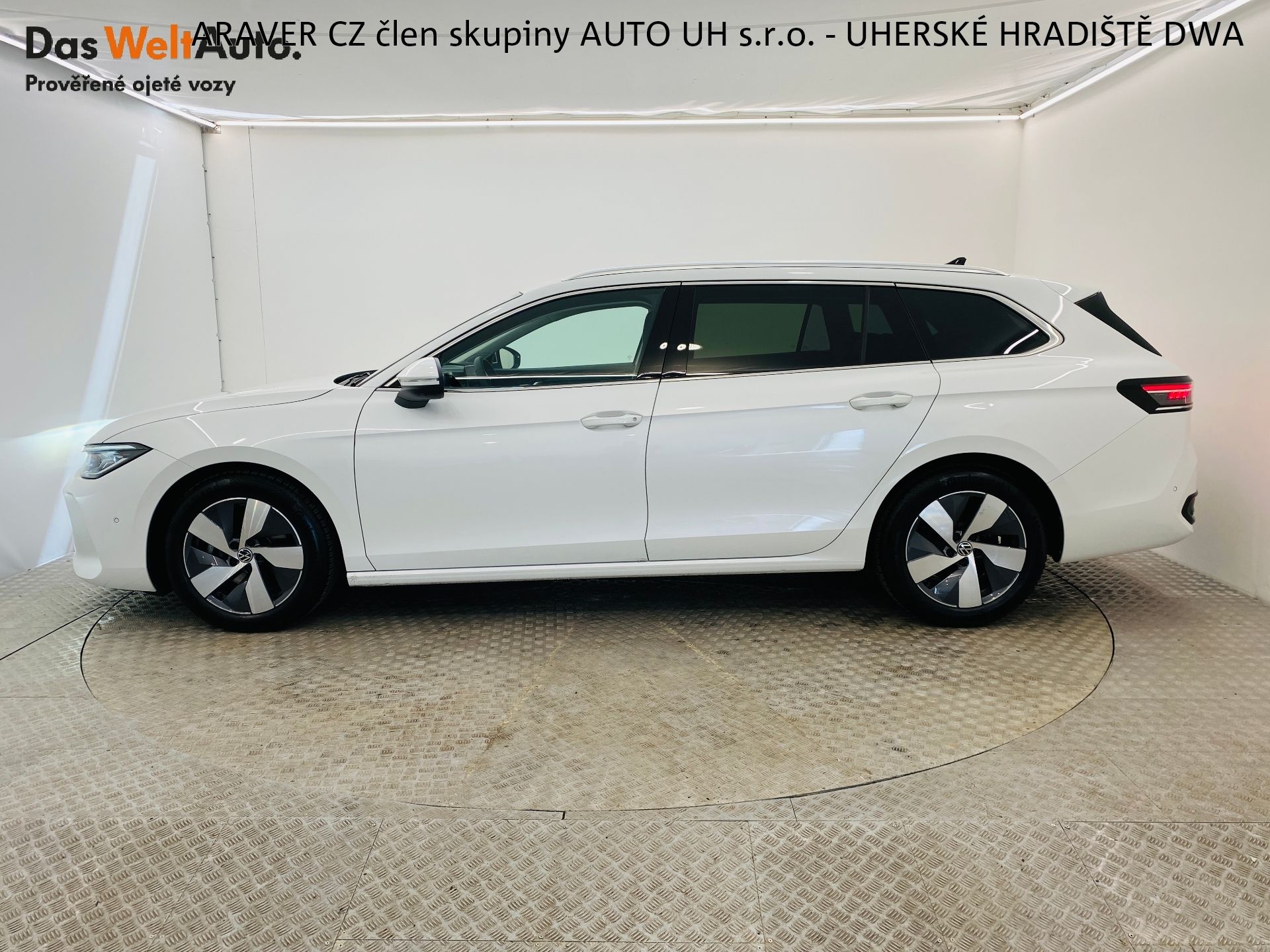 Volkswagen Passat, 2.0 TDI DSG 110kW Elegance - fotka 3