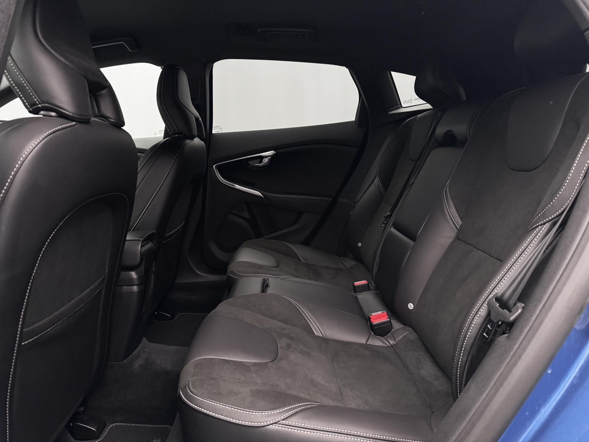 Volvo V40, T3 R-DESIGN AUT CZ 1.maj - fotka 5