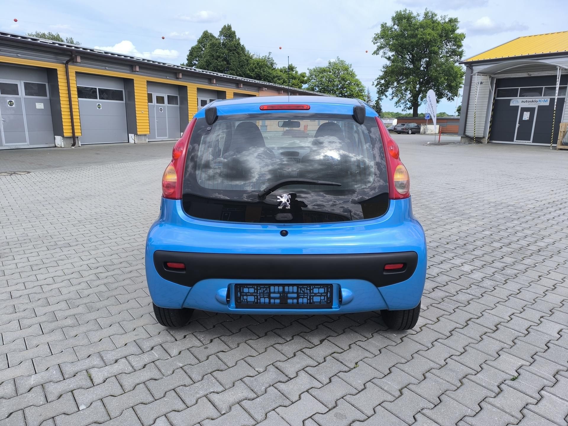 Peugeot 107, 1.0 KLIMA, DOLOŽENÉ KM - fotka 6