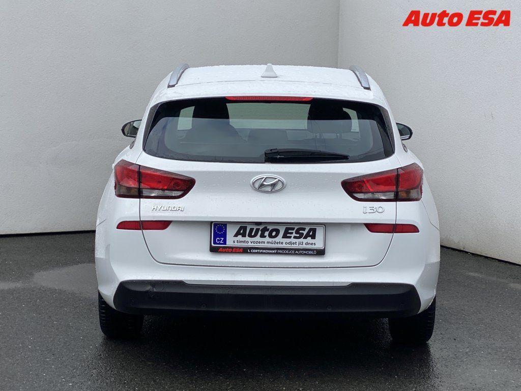 Hyundai i30, 1.6 CRDI,autoAC,temp - fotka 5