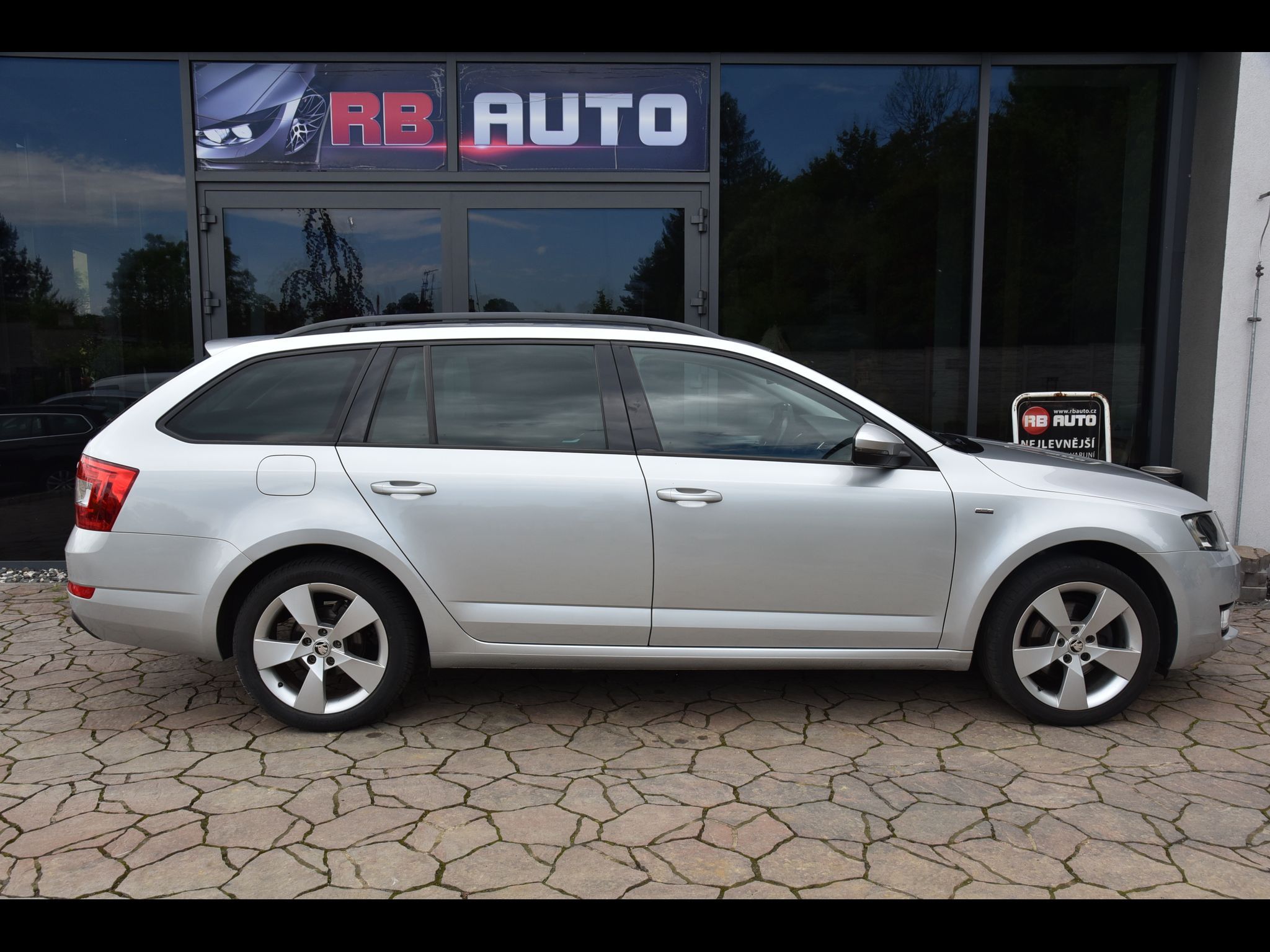 Škoda Octavia, 1.4 TSi 110 kw 1.majitel - fotka 5