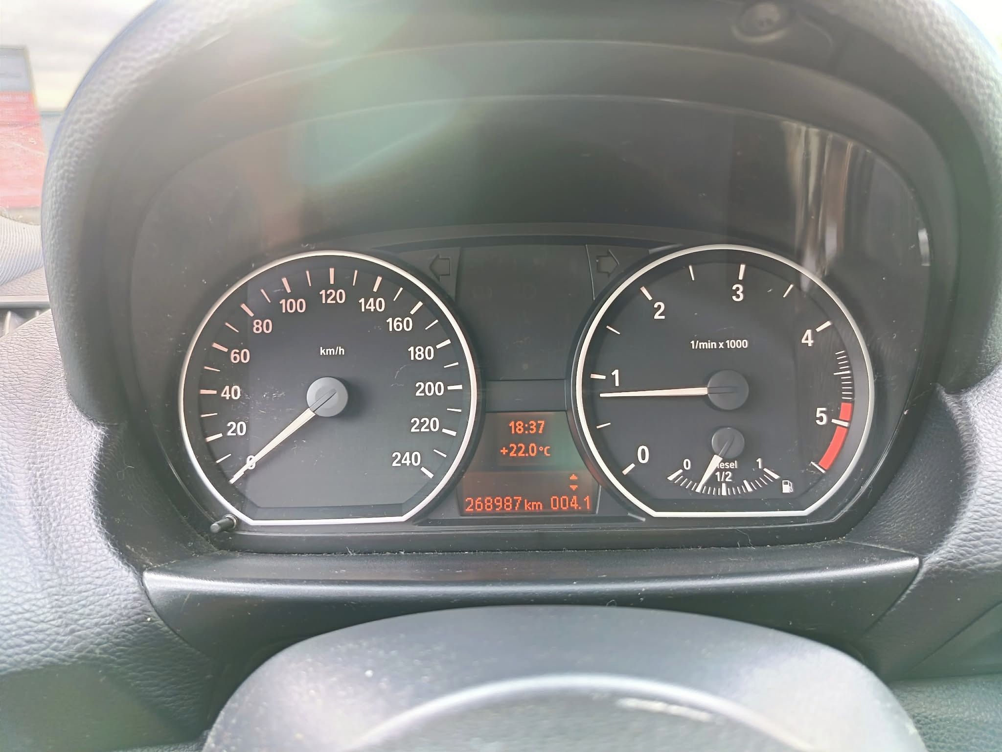 BMW Řada 1, 118d - fotka 6