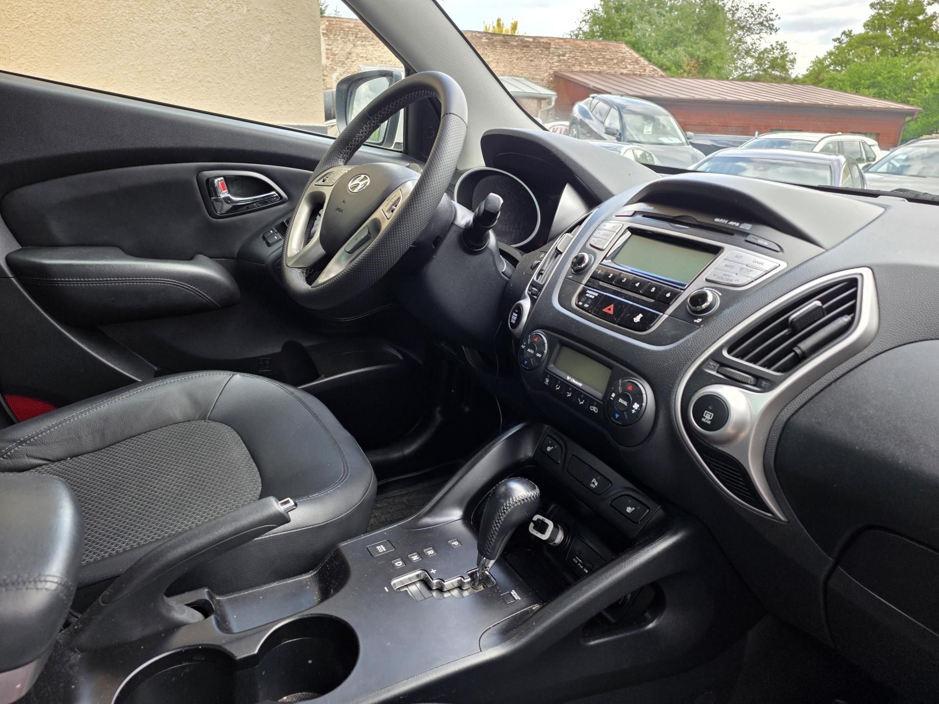 Hyundai ix35, 2.0-4x4-AUTOMAT-TEMPOMAT - fotka 2