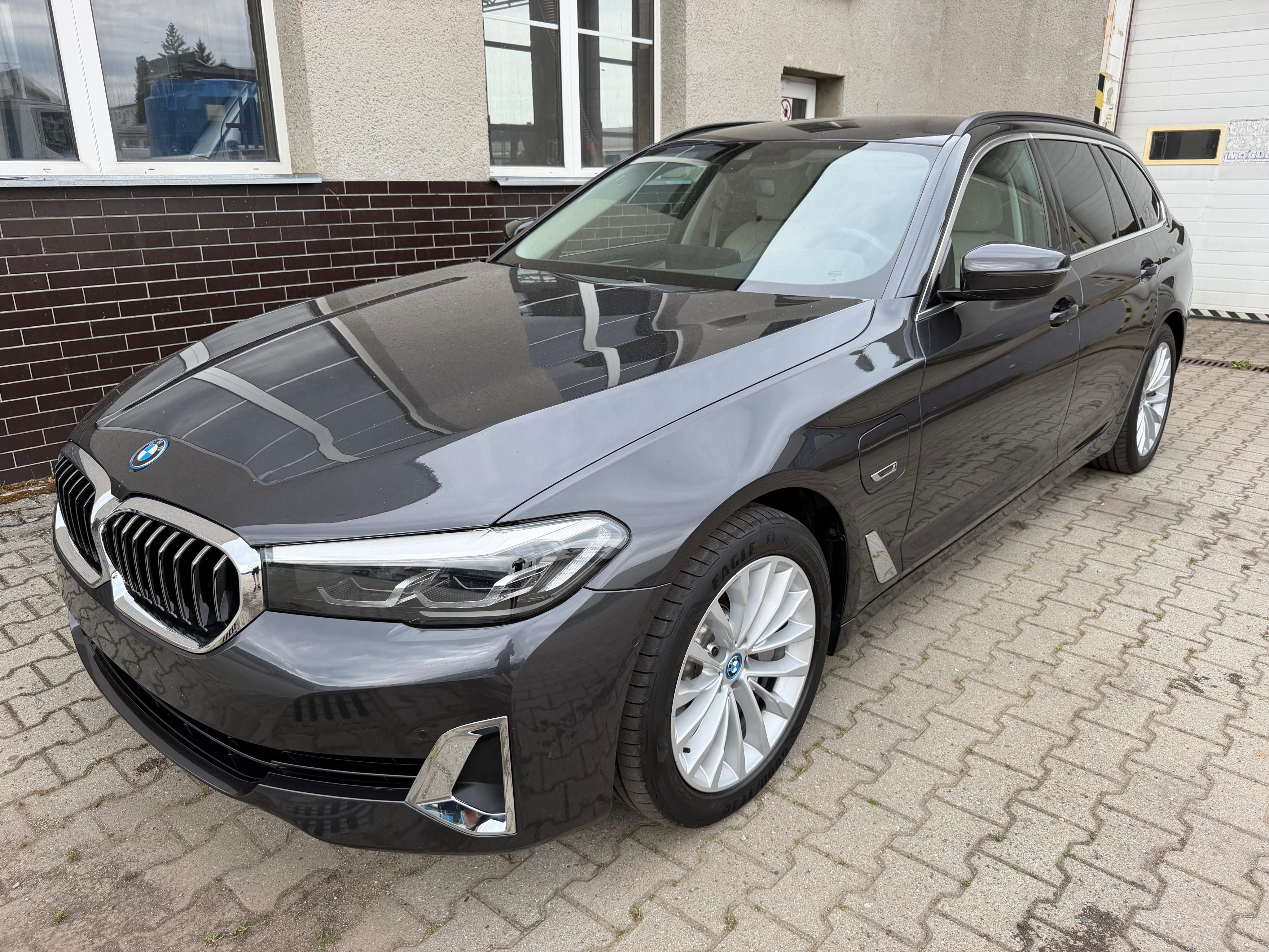 BMW Řada 5, 530e xDrive - fotka 2