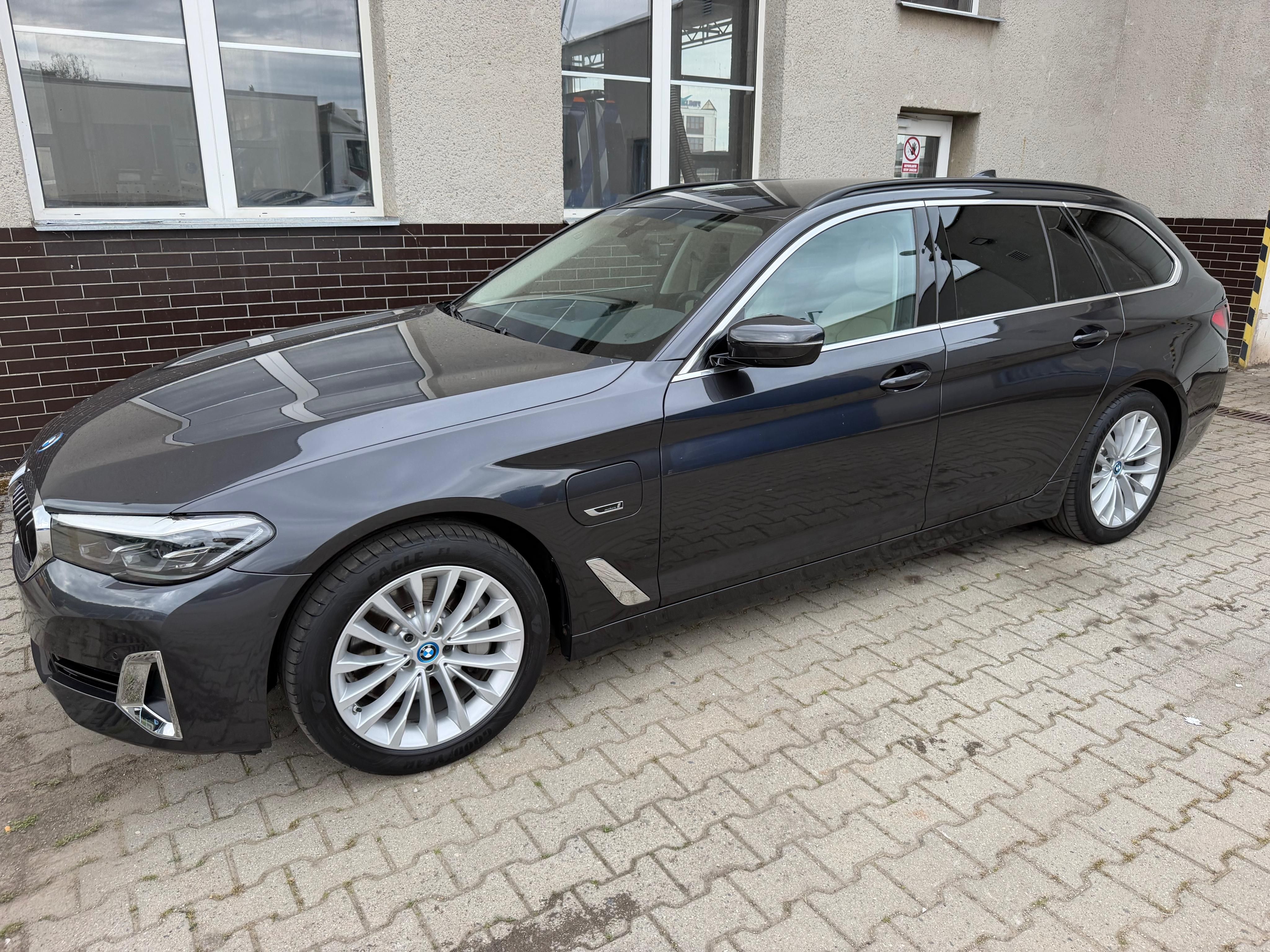 BMW Řada 5, 530e xDrive - fotka 3