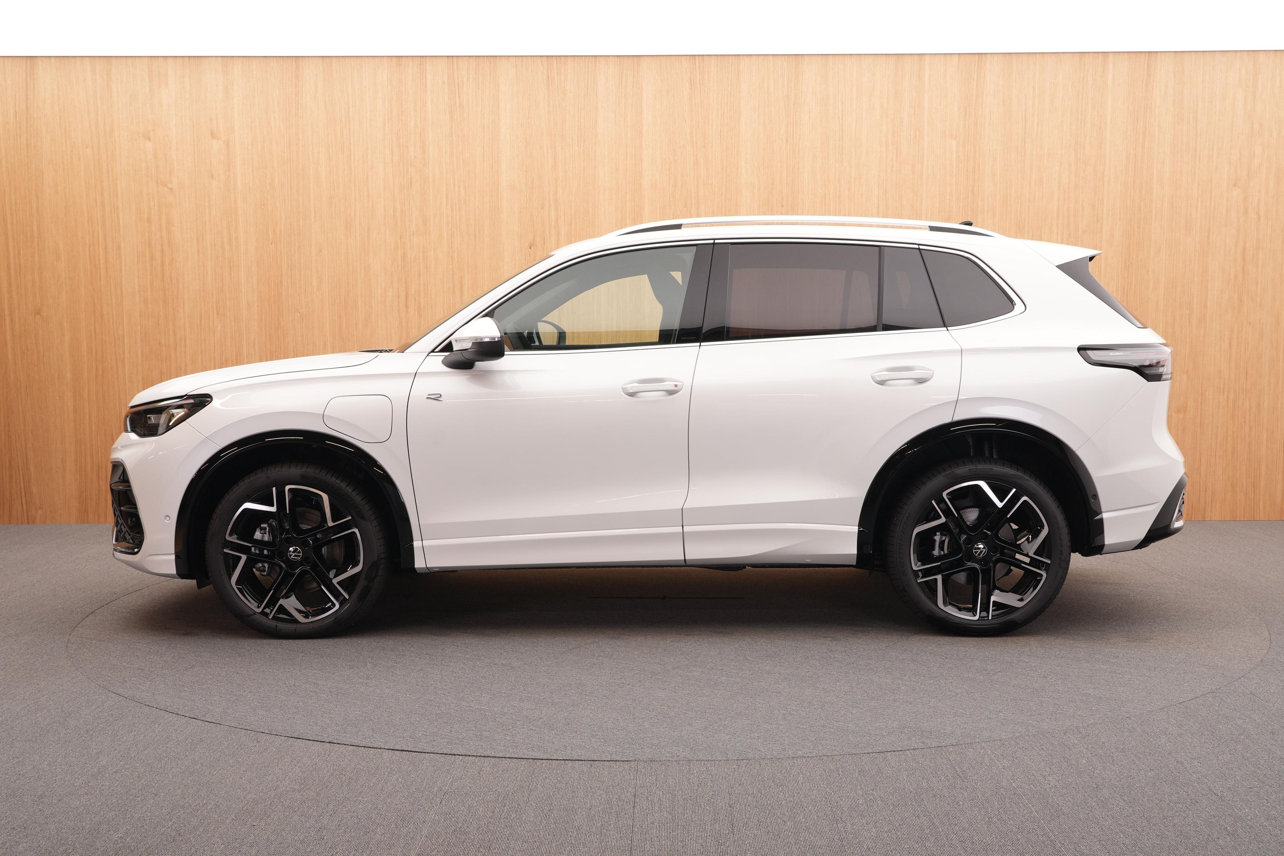 Volkswagen Tiguan, R-Line People Hybrid DSG - fotka 2