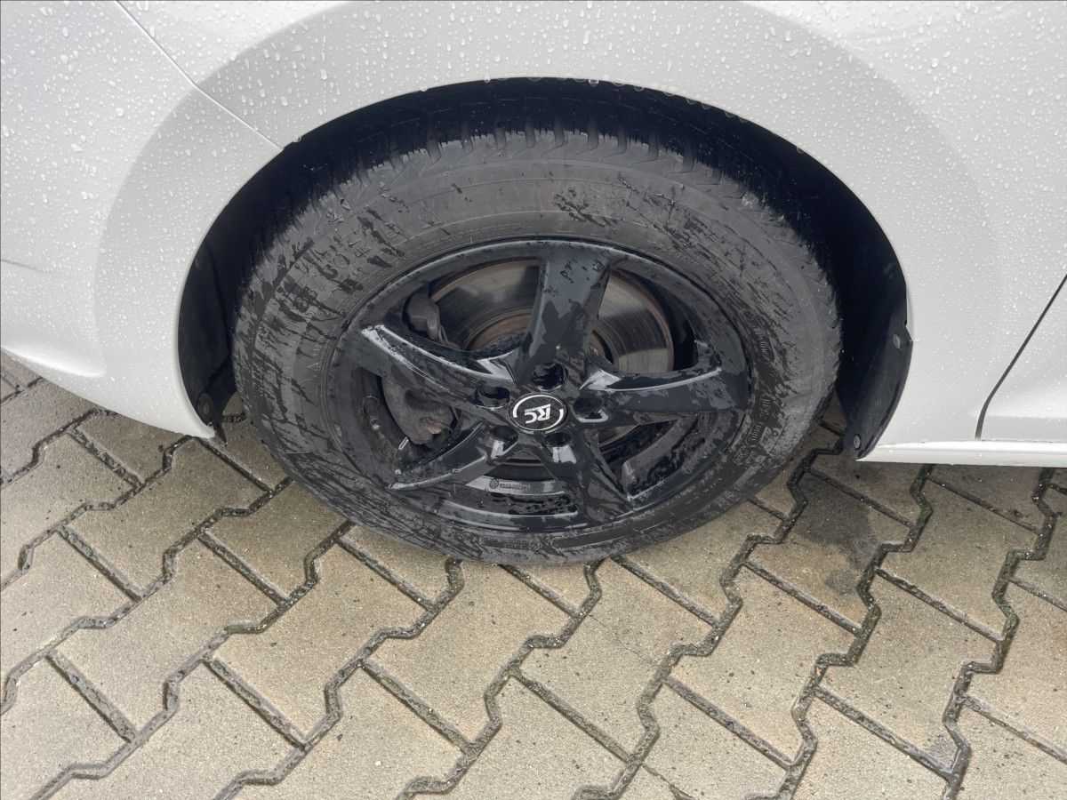 Škoda Rapid, 1,0 TSI ČR KLIMA OK NOVÁ STK - fotka 6