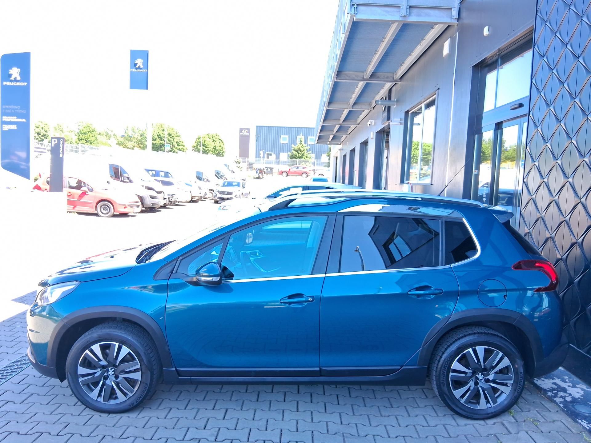 Peugeot 2008, ALLURE 1.2 PureTech 81 kW - fotka 4