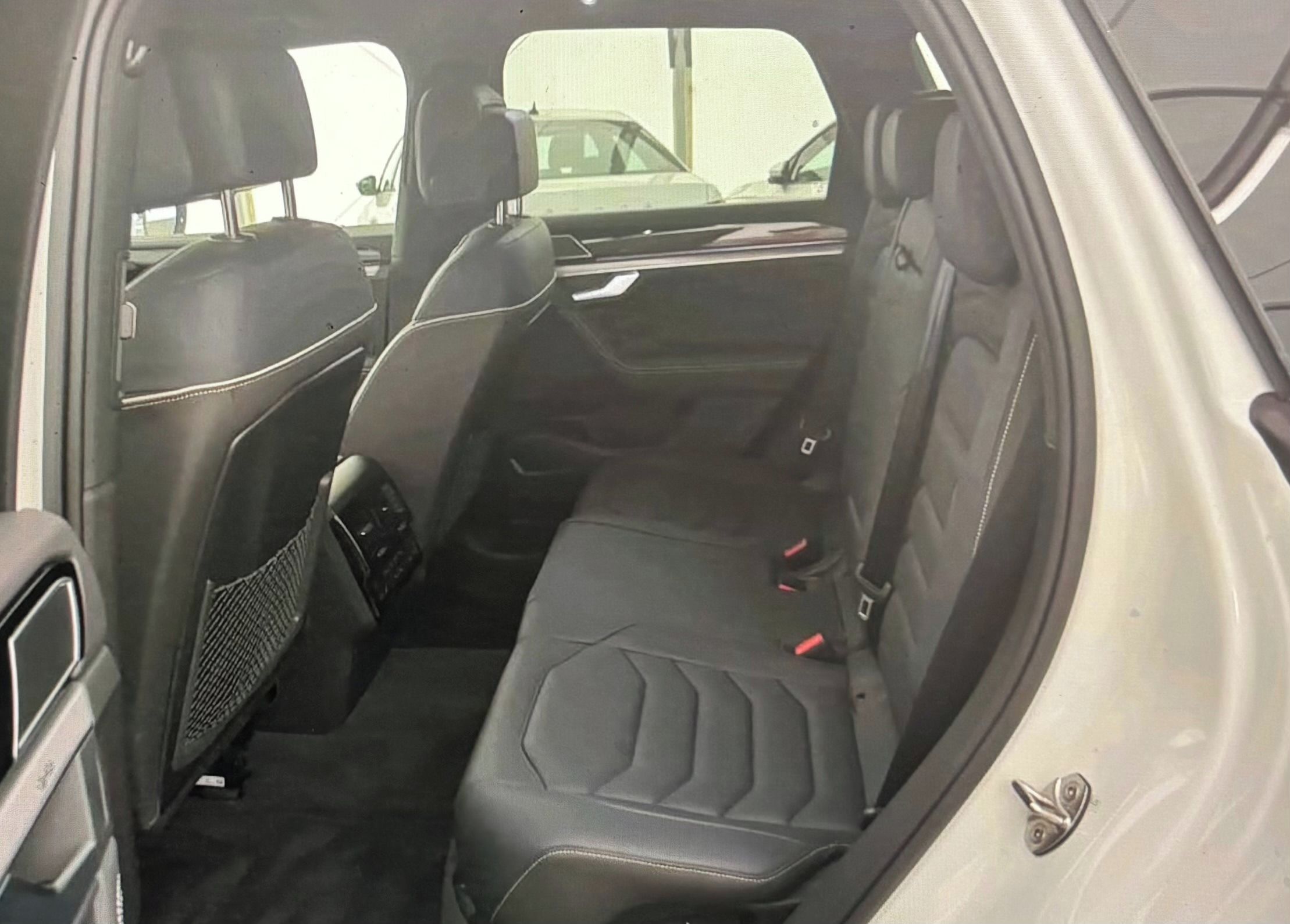 Volkswagen Touareg, 3.0 Tsi,R-Line,tažné,nez top - fotka 5