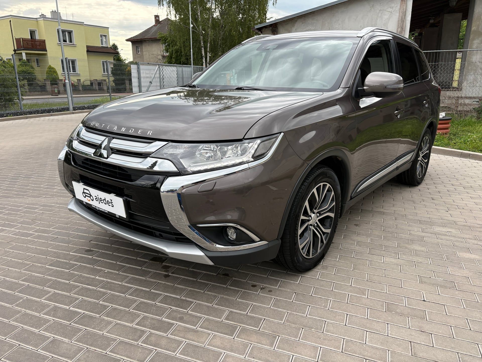 Mitsubishi Outlander, 2.2 DI-D/4x4/ČR/tažné/7míst - fotka 2