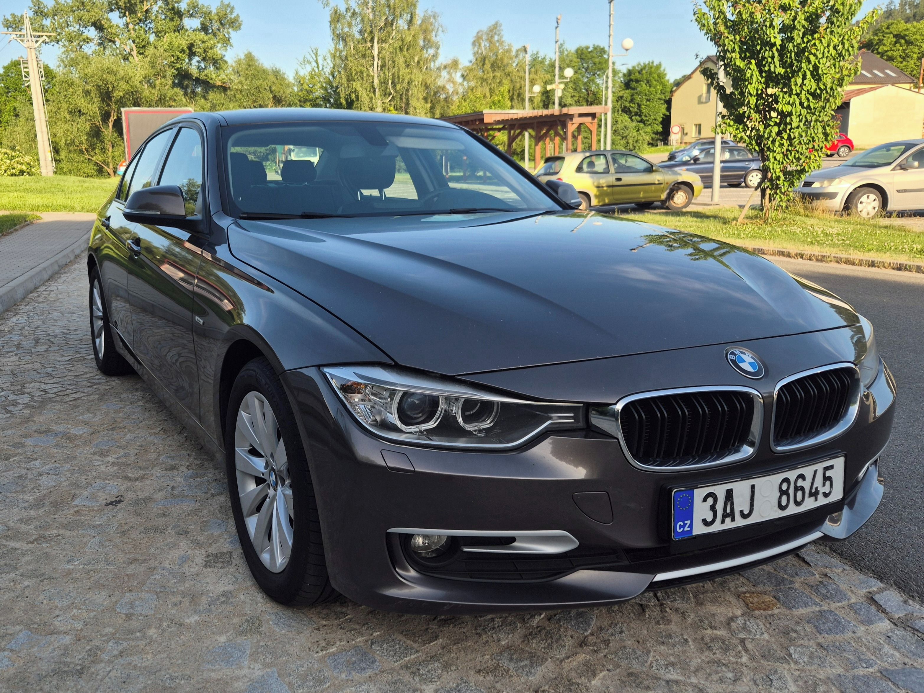 BMW Řada 3, 318d, 105 kW - fotka 2