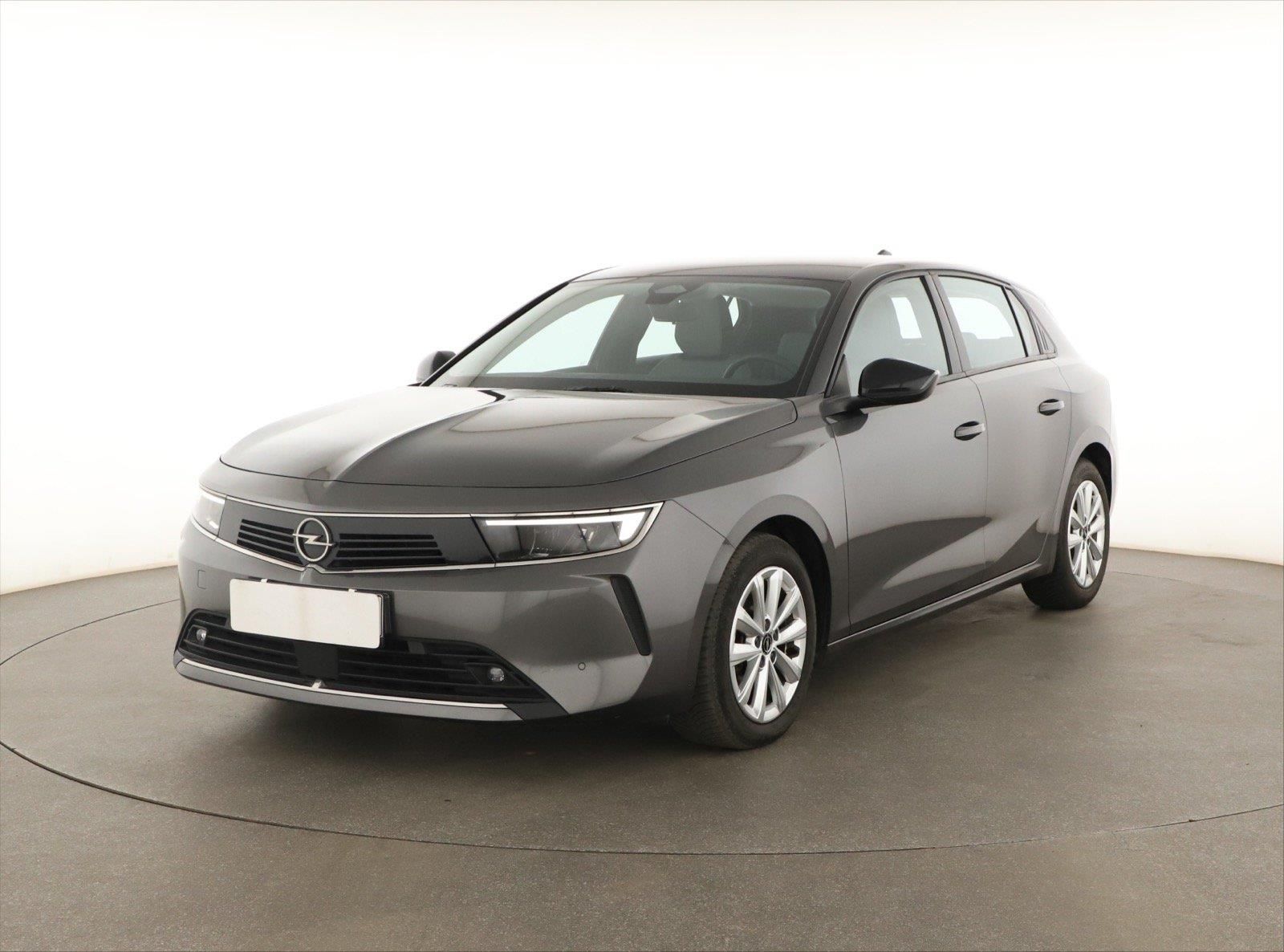 Opel Astra, 1.2 Turbo, Edition, Navi - fotka 2